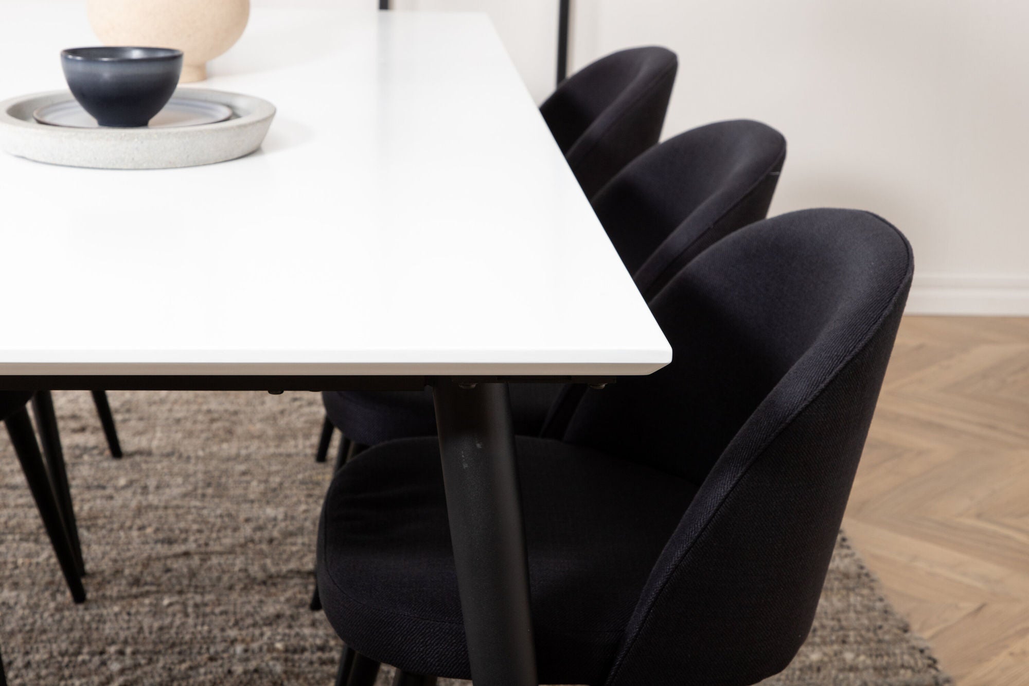 Venture Home Jimmy spisebord , Black White HPL+Velvet Dining Chiar , Black legs, Black Fabric_6
