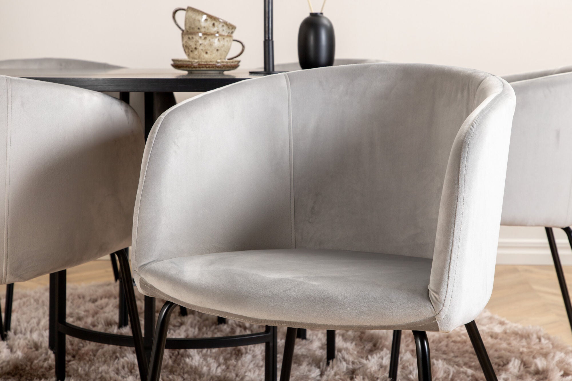 Venture Home Copenhagen - spisebord round - Black / Black+Berit stol - Black / Light Grey Velvet_6
