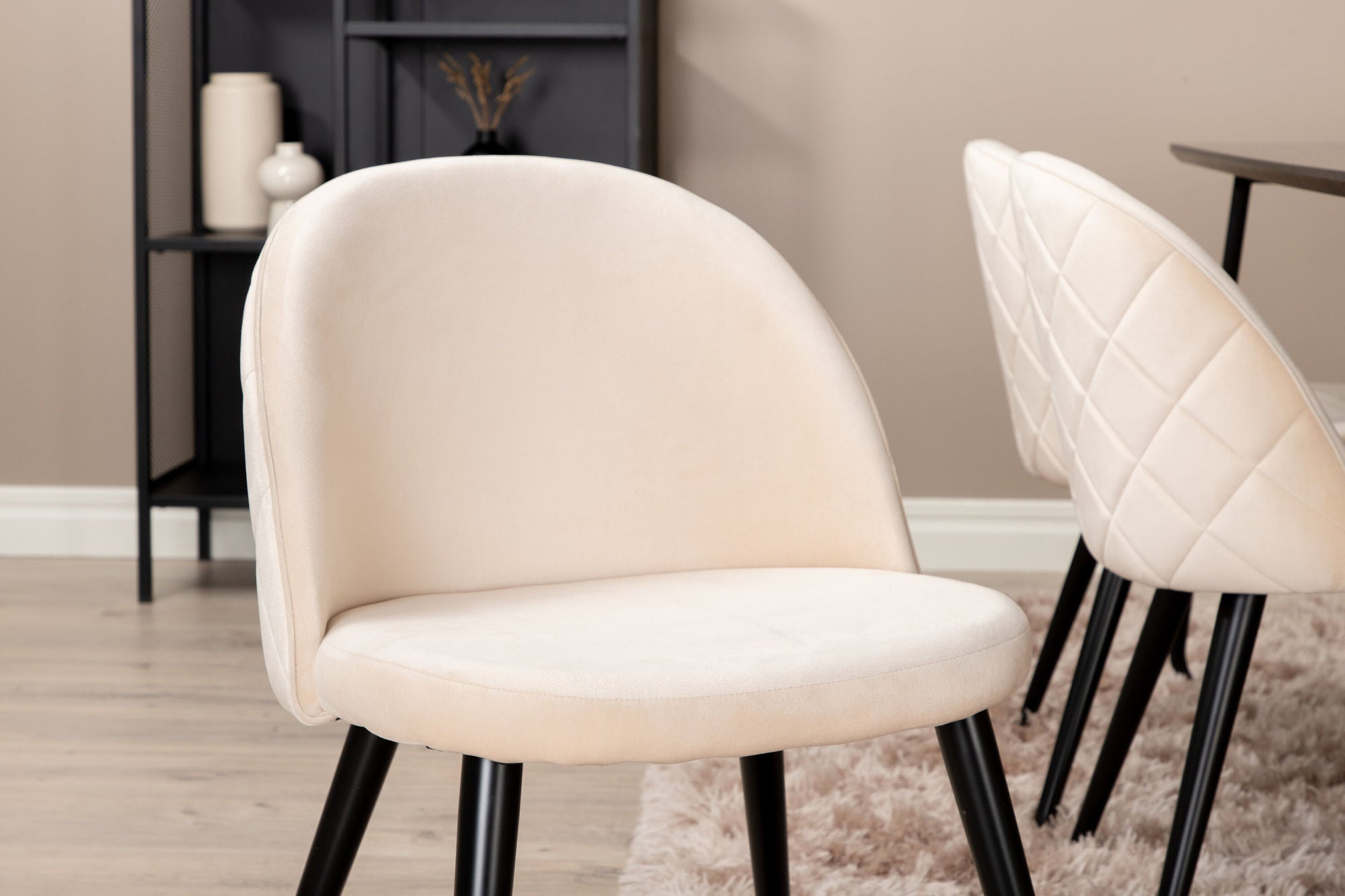 Venture Home Petra spisebord , Black Black Veneer+Velvet Stitches stol , Black Beige Velvet_6
