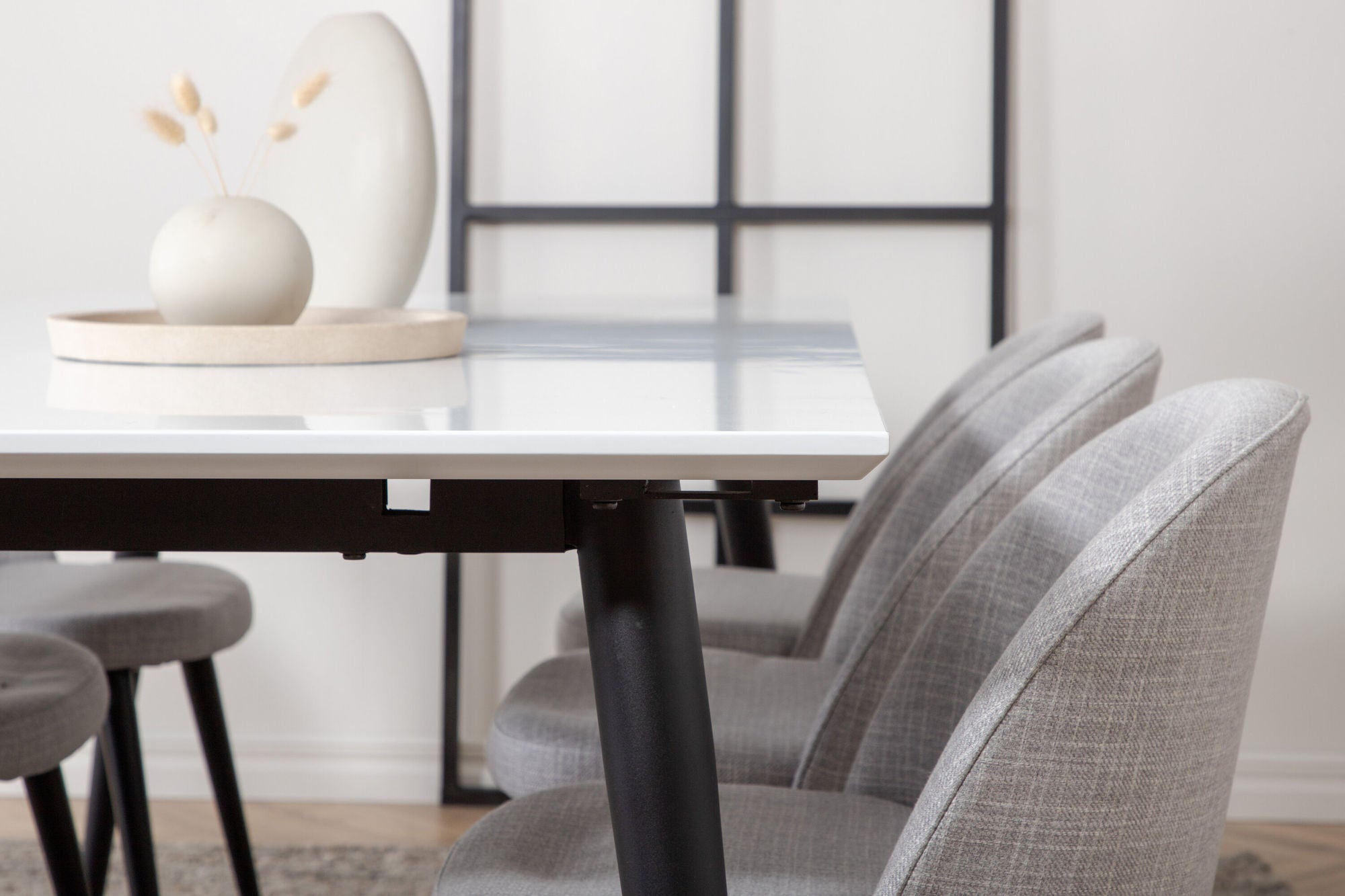 Venture Home Jimmy spisebord , Black White HPL+Velvet Dining Chiar , Black legs , Light GreyFabric_6