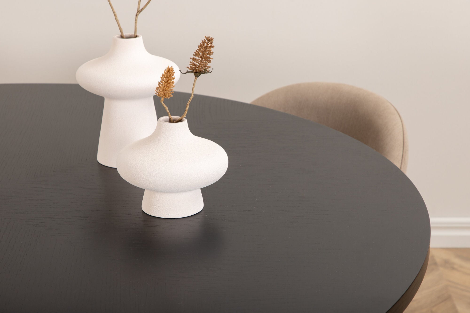 Venture Home Copenhagen - spisebord round - Black / Black+Velvet Stitches stol - Black / Beige Fabric (Polyester linen )_4