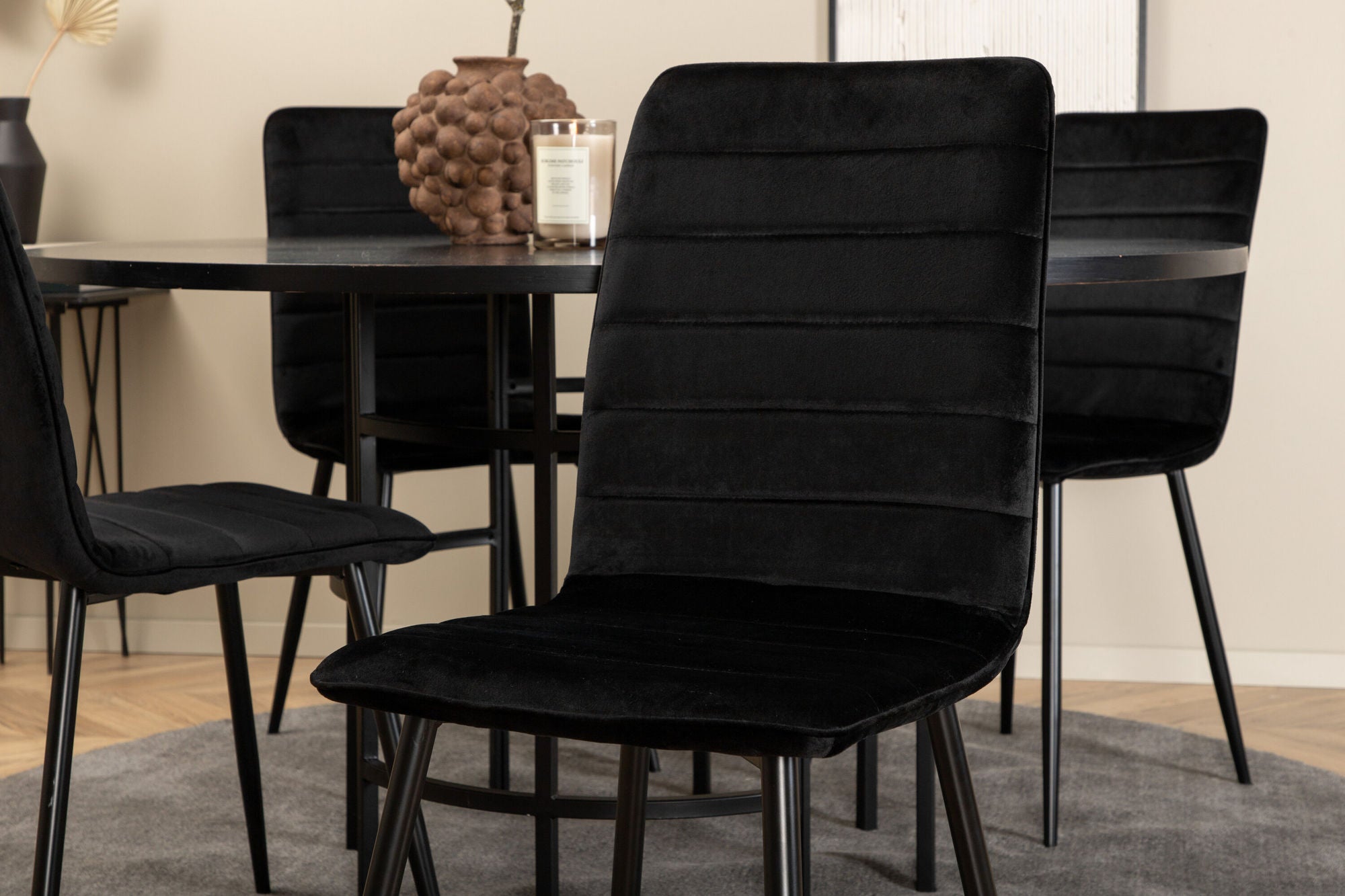 Venture Home Copenhagen - spisebord round - Black / Black+Windu Lyx stol - Black / Black Velvet_4