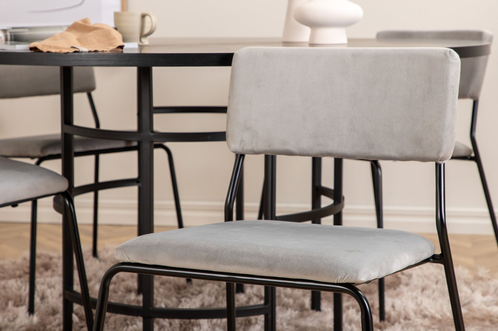 Venture Home Copenhagen - spisebord round - Black / Black+Kenth stol - Black / Light Grey Velvet_4