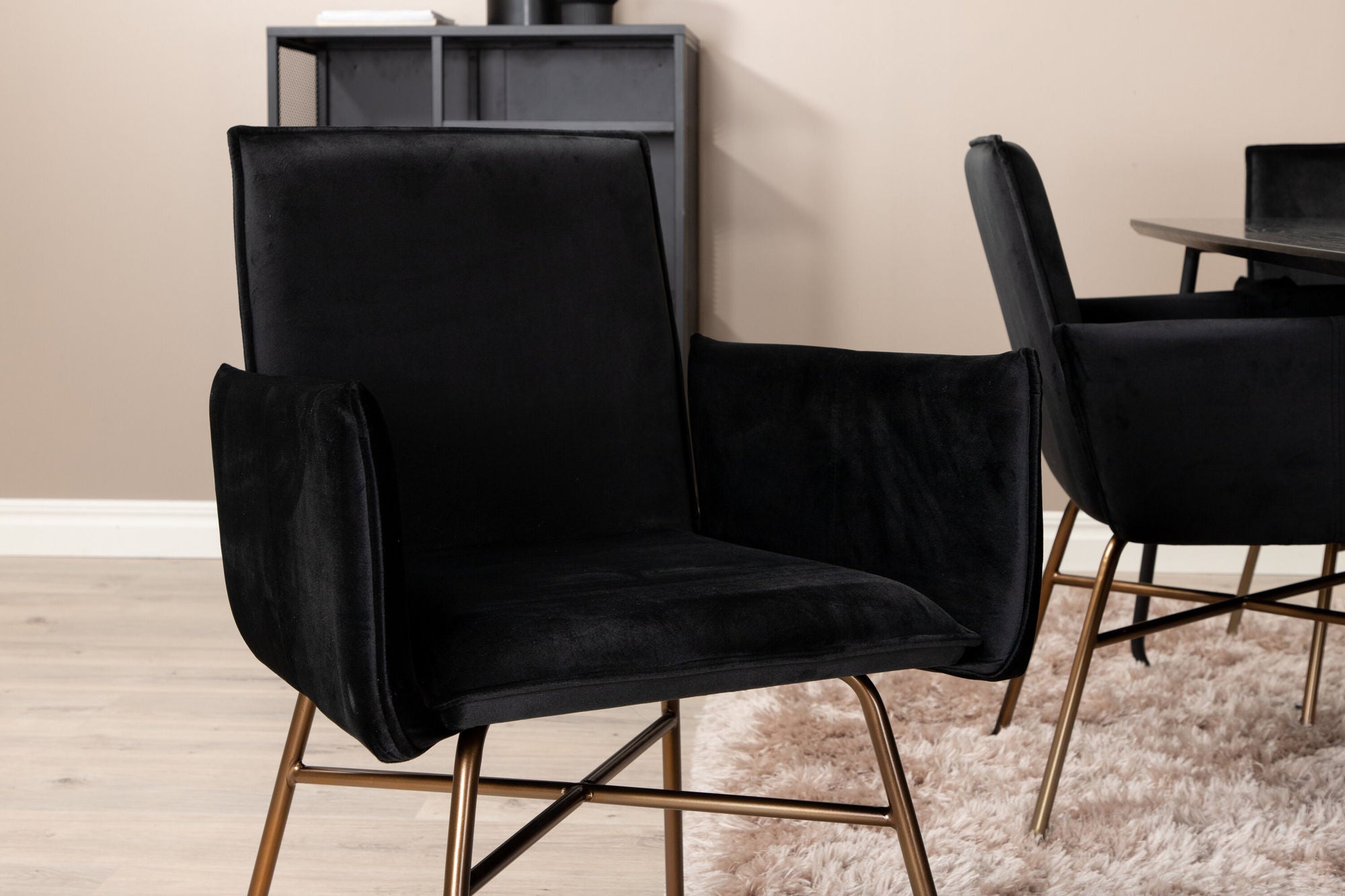 Venture Home Petra spisebord , Black Black Veneer+Petra stol , Distressed Copper Black Velvet_6