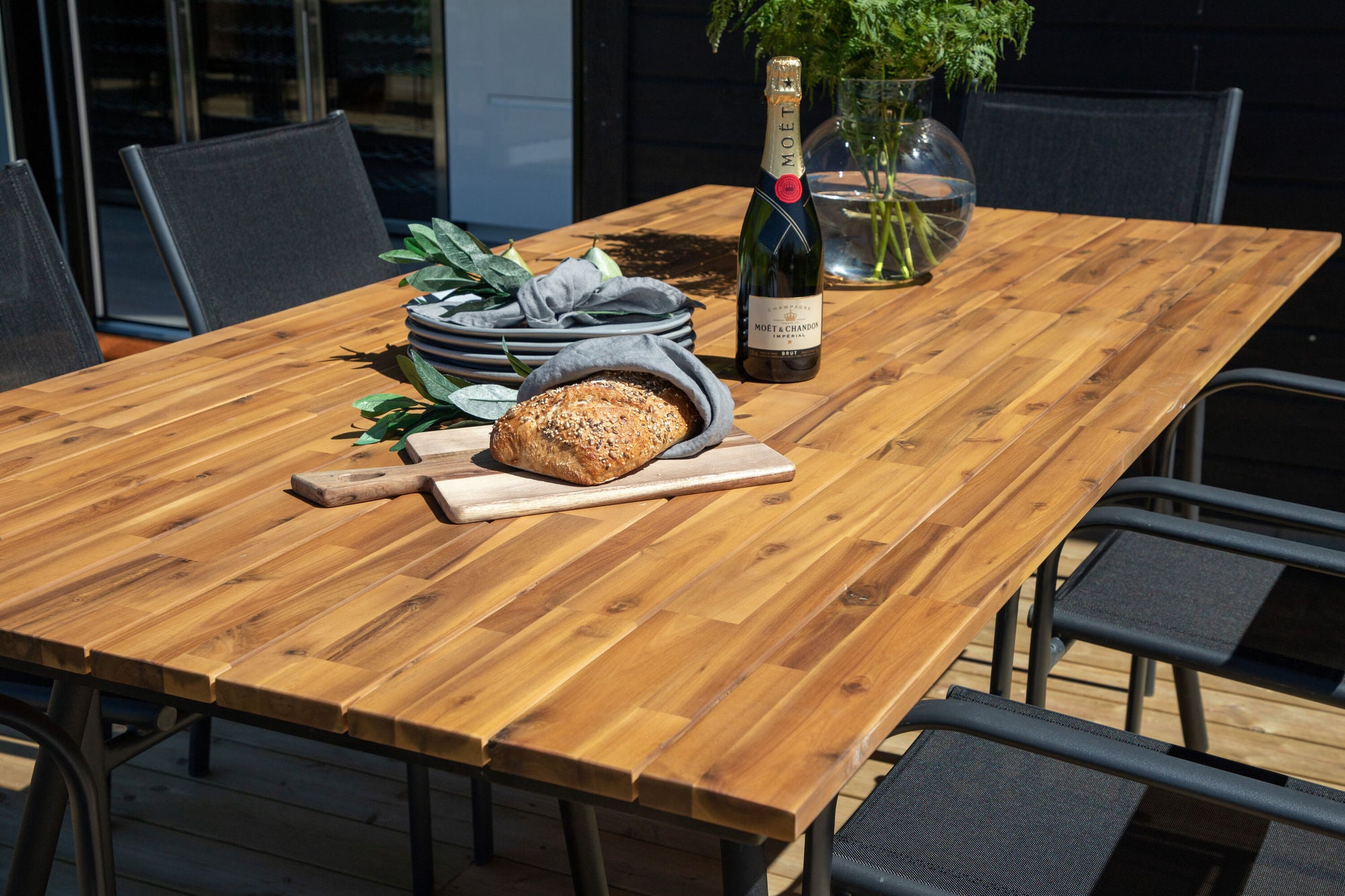 Venture Home Chan spisebord - Black Steel / Acacia (teak look) - 200cm+Santorini Arm stol (Stackable) - Black alu / Black Textilene_6