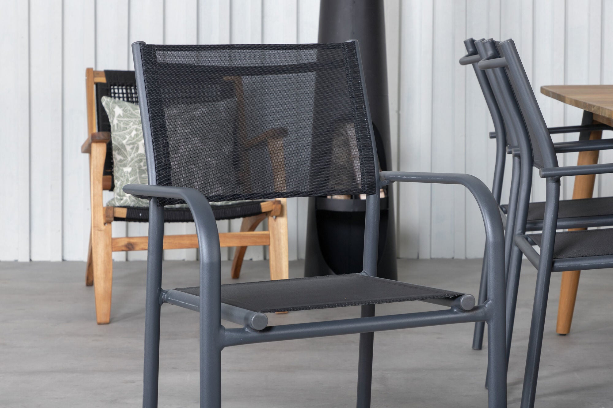 Venture Home Julian spisebord - Acasia - 210*100cm+Santorini Arm stol (Stackable) - Black alu / Black Textilene_6