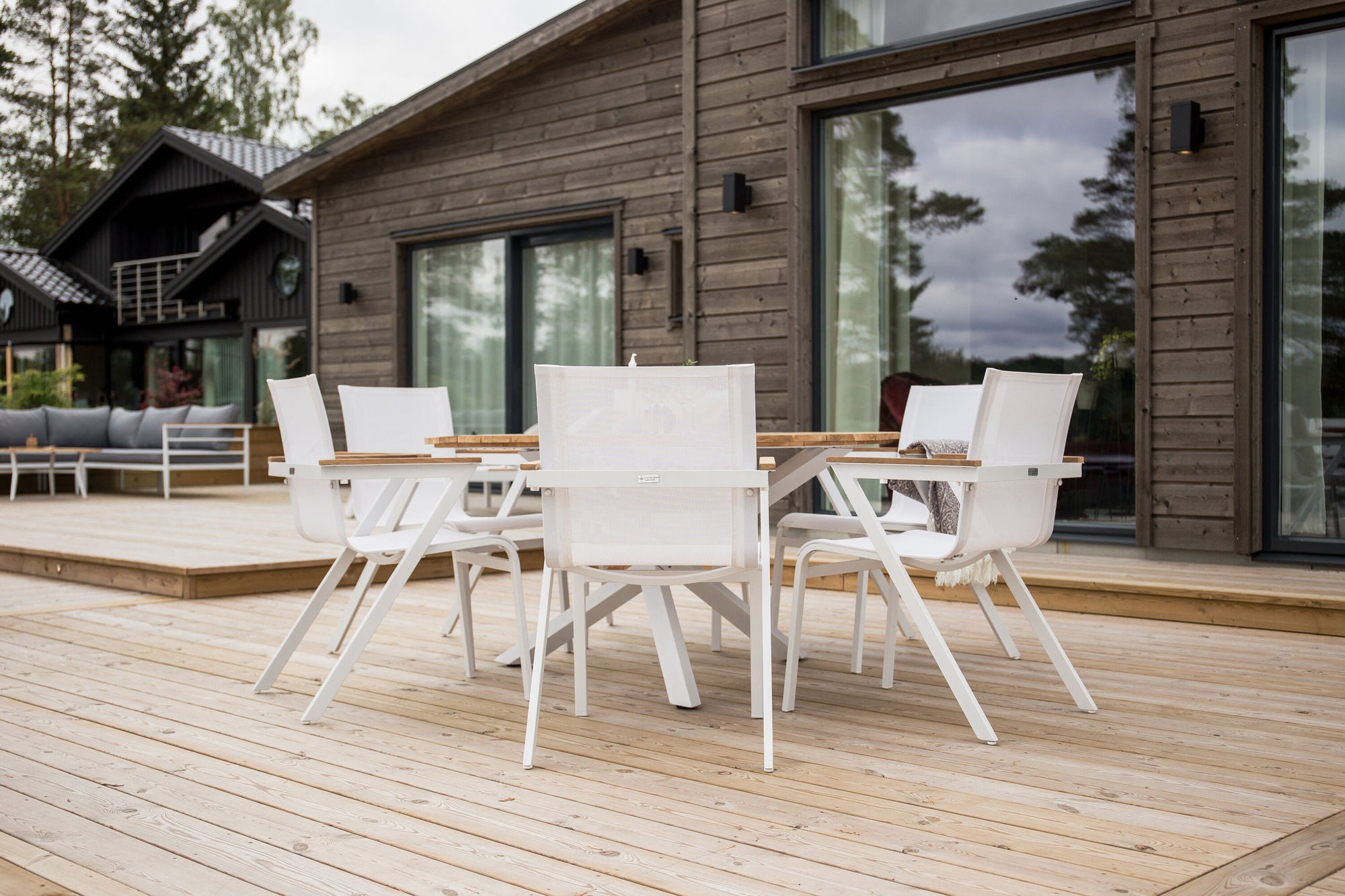 Venture Home Mexico matbord ø140 - vit / teak+Mexico Karmstol (stapelbar) - Vit / Teak _6