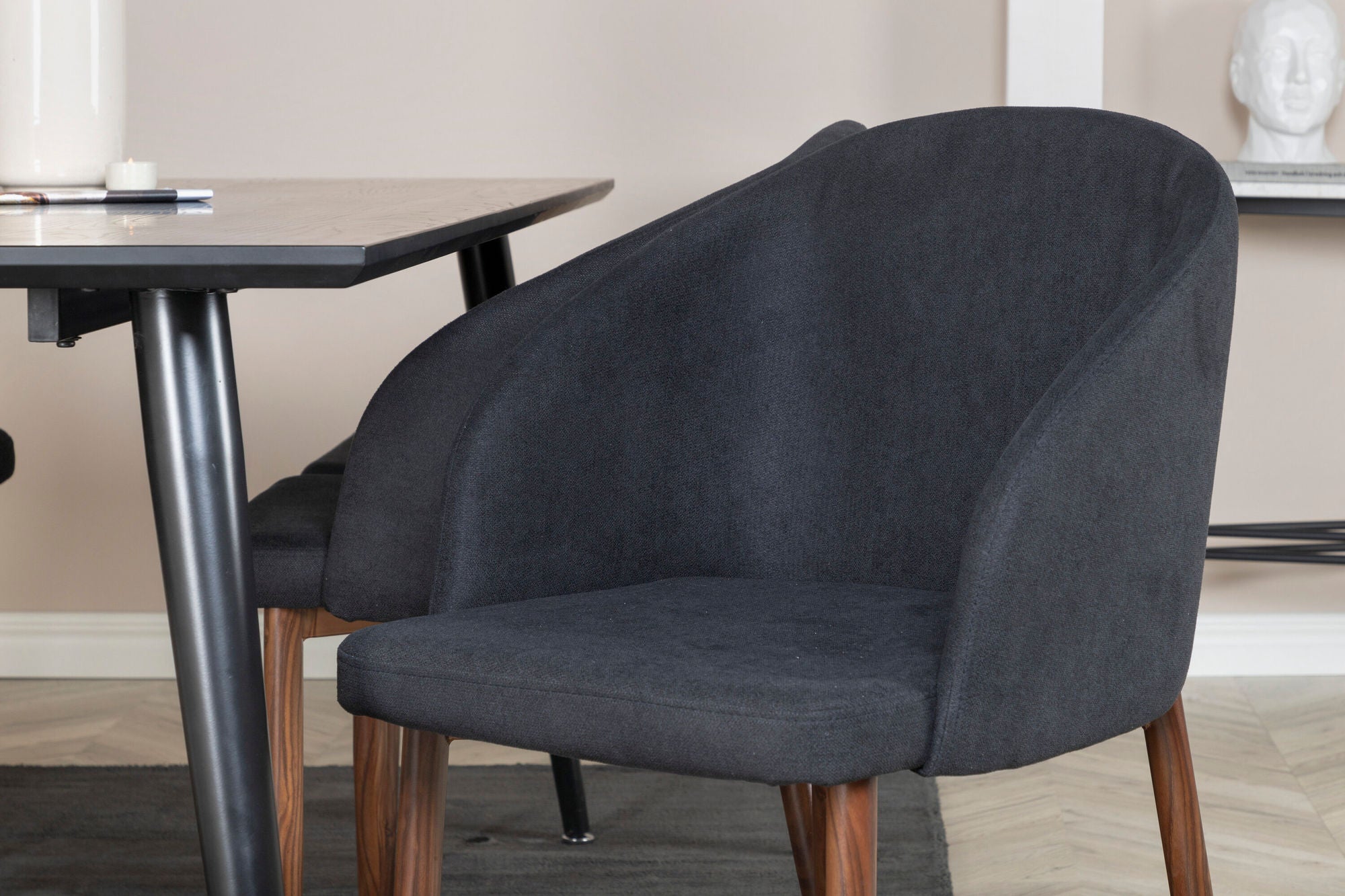 Venture Home Dipp spisebord - 180*90cm - Black Veneer / all black legs +Arch Spisebordsstol - Walnut Legs - Black Fabric_6