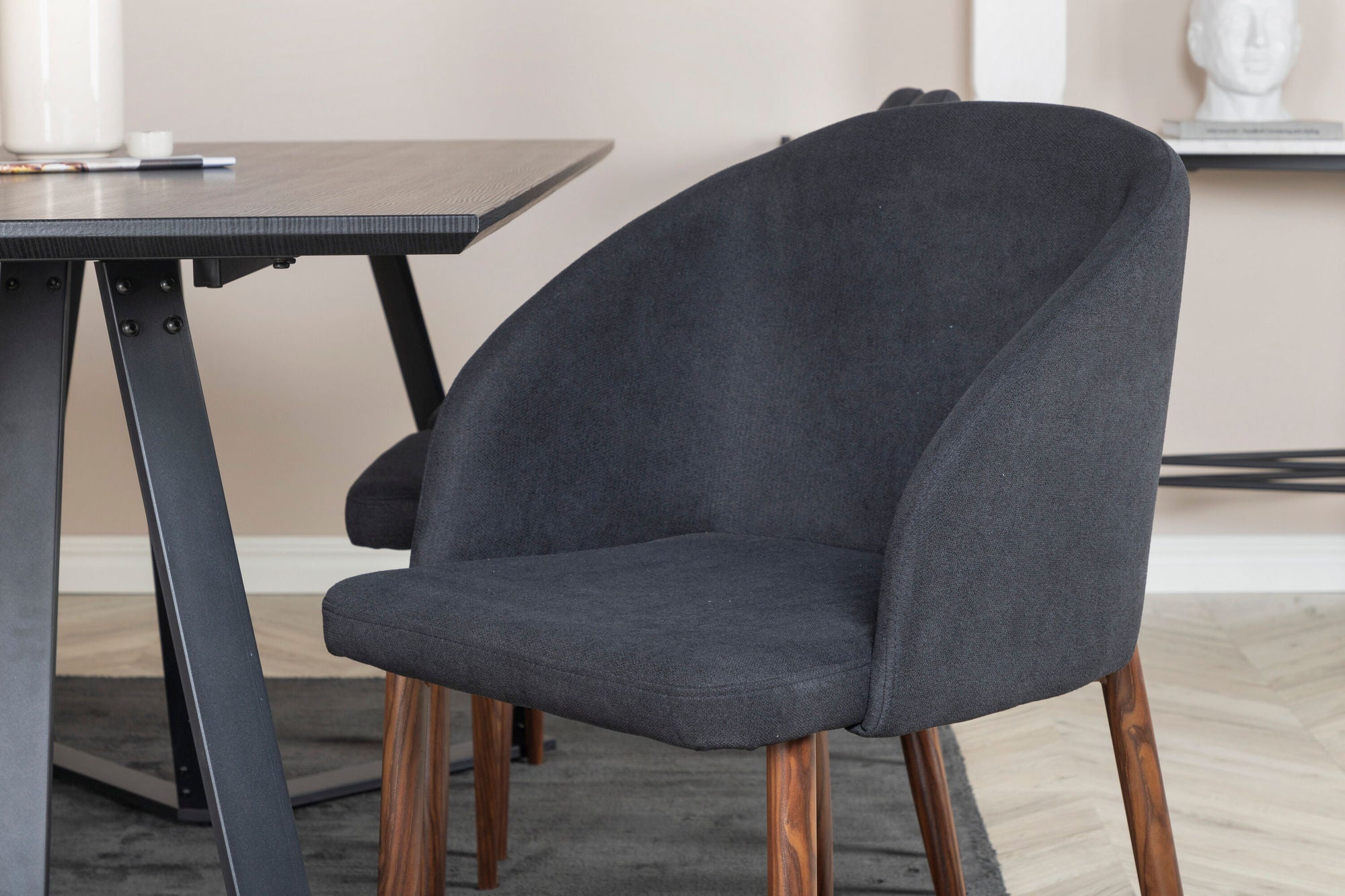 Venture Home Marina spisebord - Black top / Black Legs +Arch Spisebordsstol - Walnut Legs - Black Fabric_6