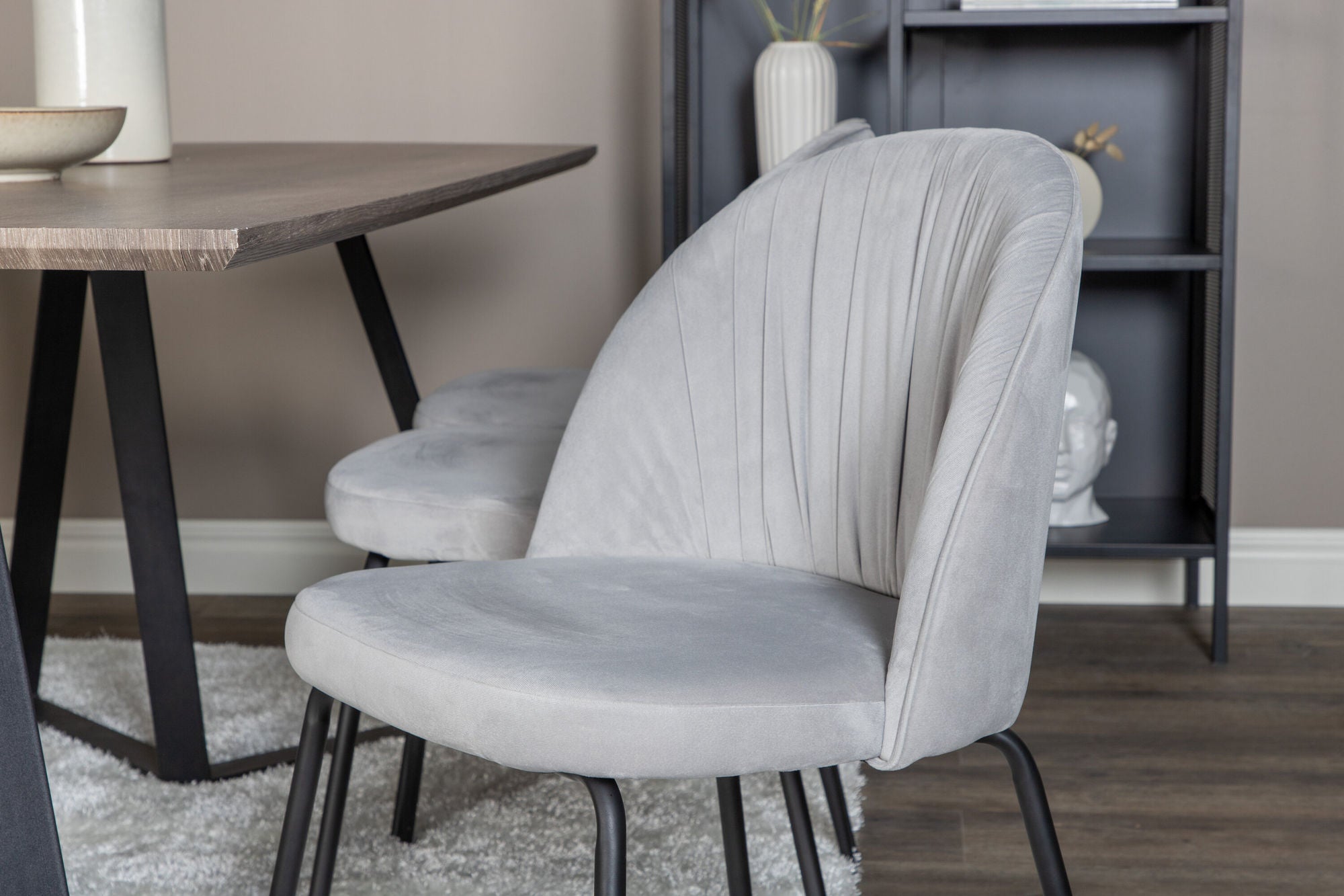 Venture Home Marina spisebord - 180*90*H75 - Grey / Black+Wrinkles Spisebordsstol - Black Legs - Grey Velvet_6