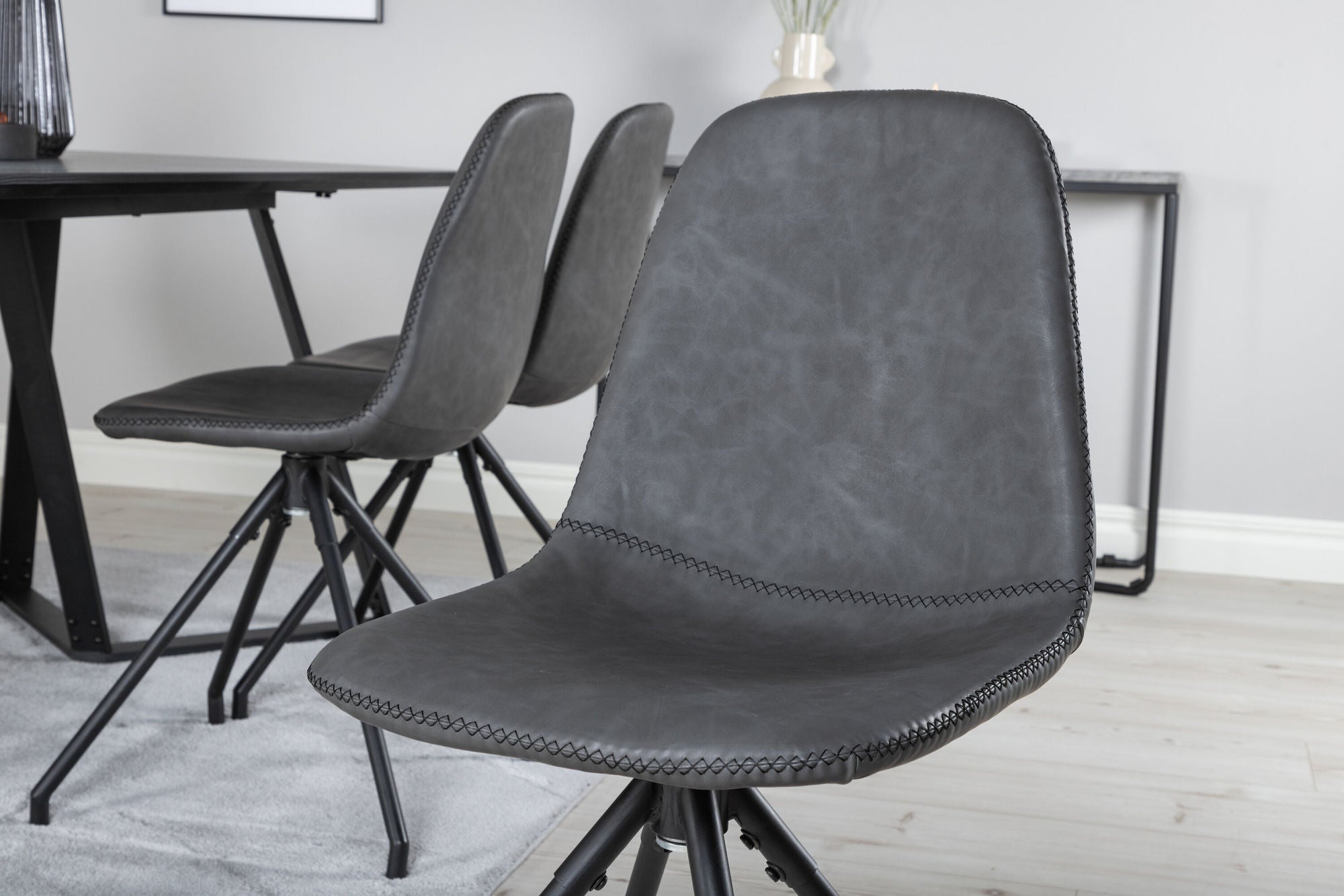 Venture Home Marina spisebord - Black top / Black Legs +Polar Spisebordsstol with Spin function - black Legs - Black PU - Black Stitches_6