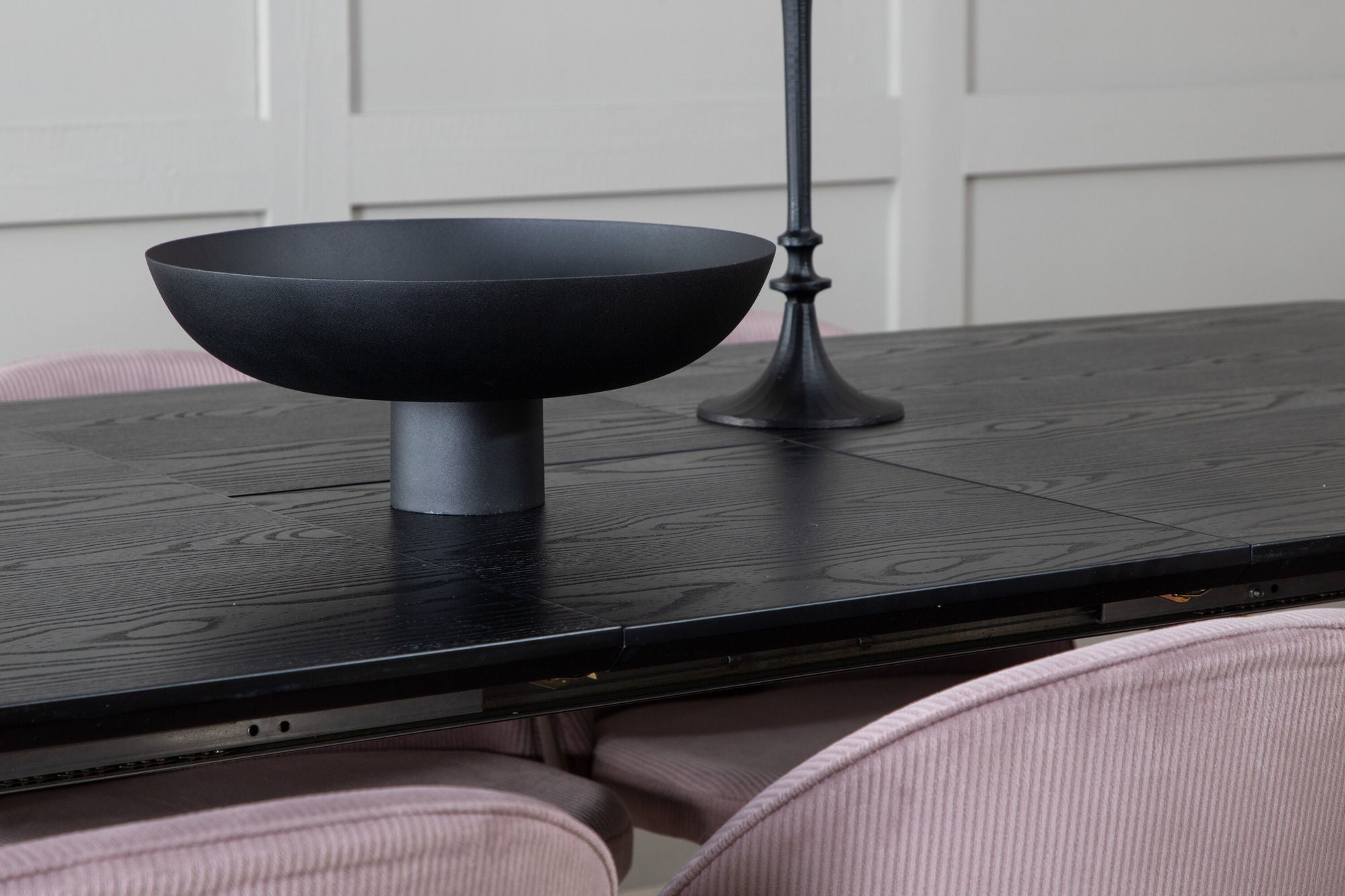 Venture Home Gold Extention bord - 180/220*85*H76 Black Veneer - Black legs - Brass details+Velvet Spisebordsstol Corduroy - Pink / Black_6