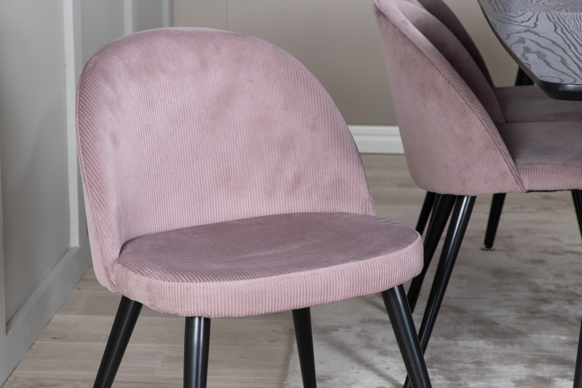Venture Home Gold Extention bord - 180/220*85*H76 Black Veneer - Black legs - Brass details+Velvet Spisebordsstol Corduroy - Pink / Black_6