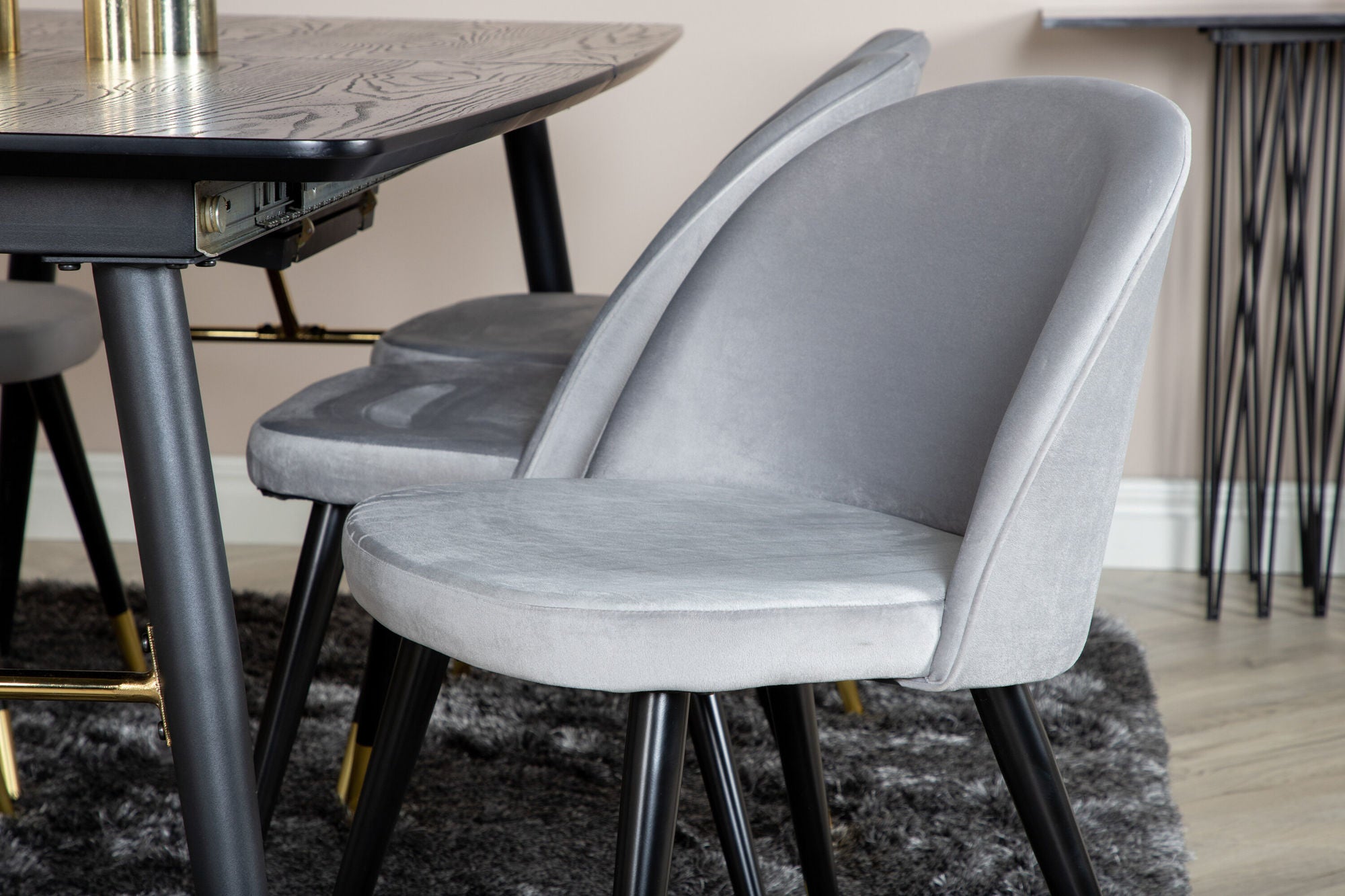 Venture Home Gold Extention bord - 180/220*85*H76 Black Veneer - Black legs - Brass details+Velvet Spisebordsstol Brass - Light Grey / Black_6