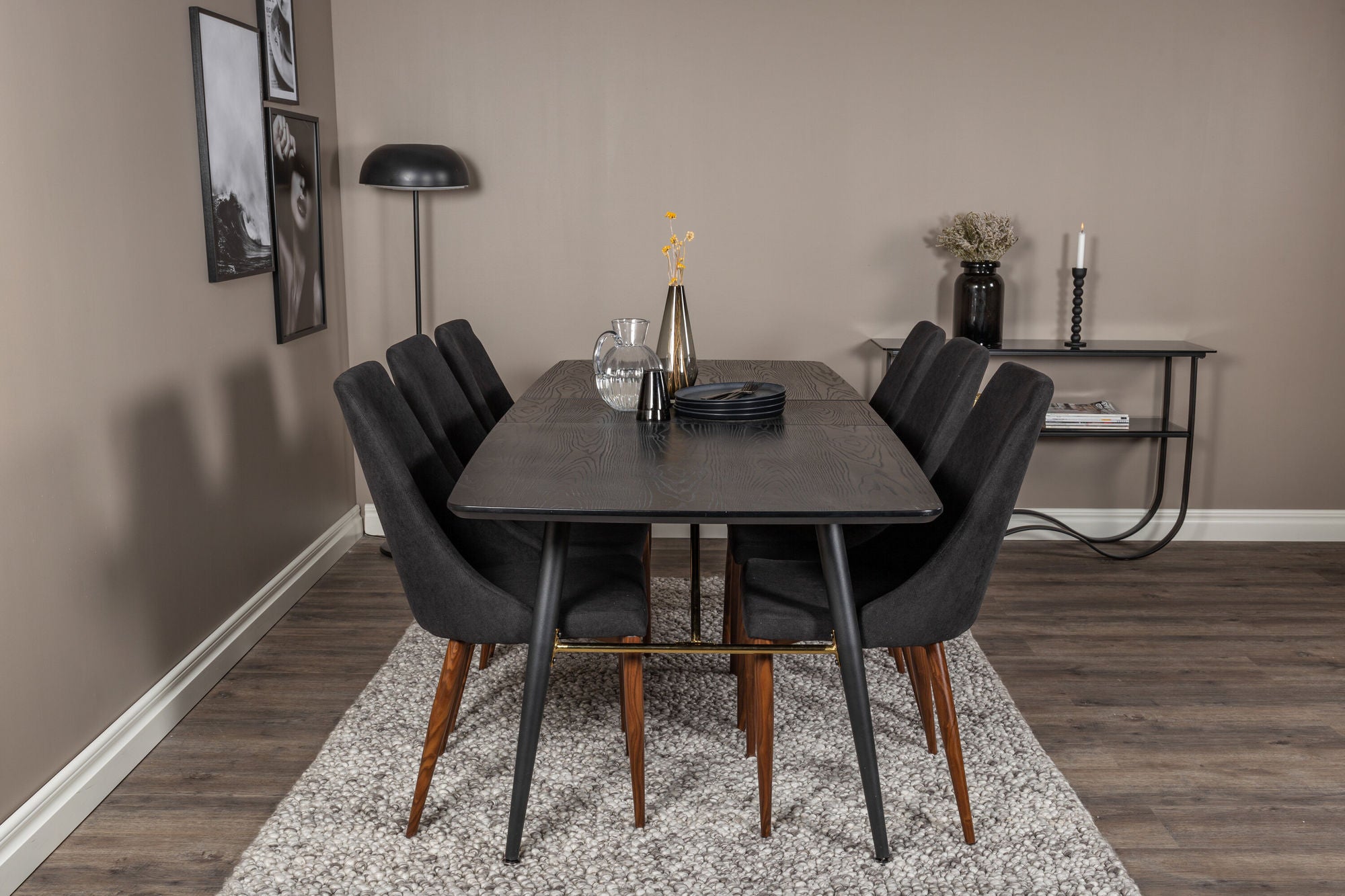 Venture Home Gold Extention bord - 180/220*85*H76 Black Veneer - Black legs - Brass details+Leone Spisebordsstol - Walnut legs - Black Fabric_6