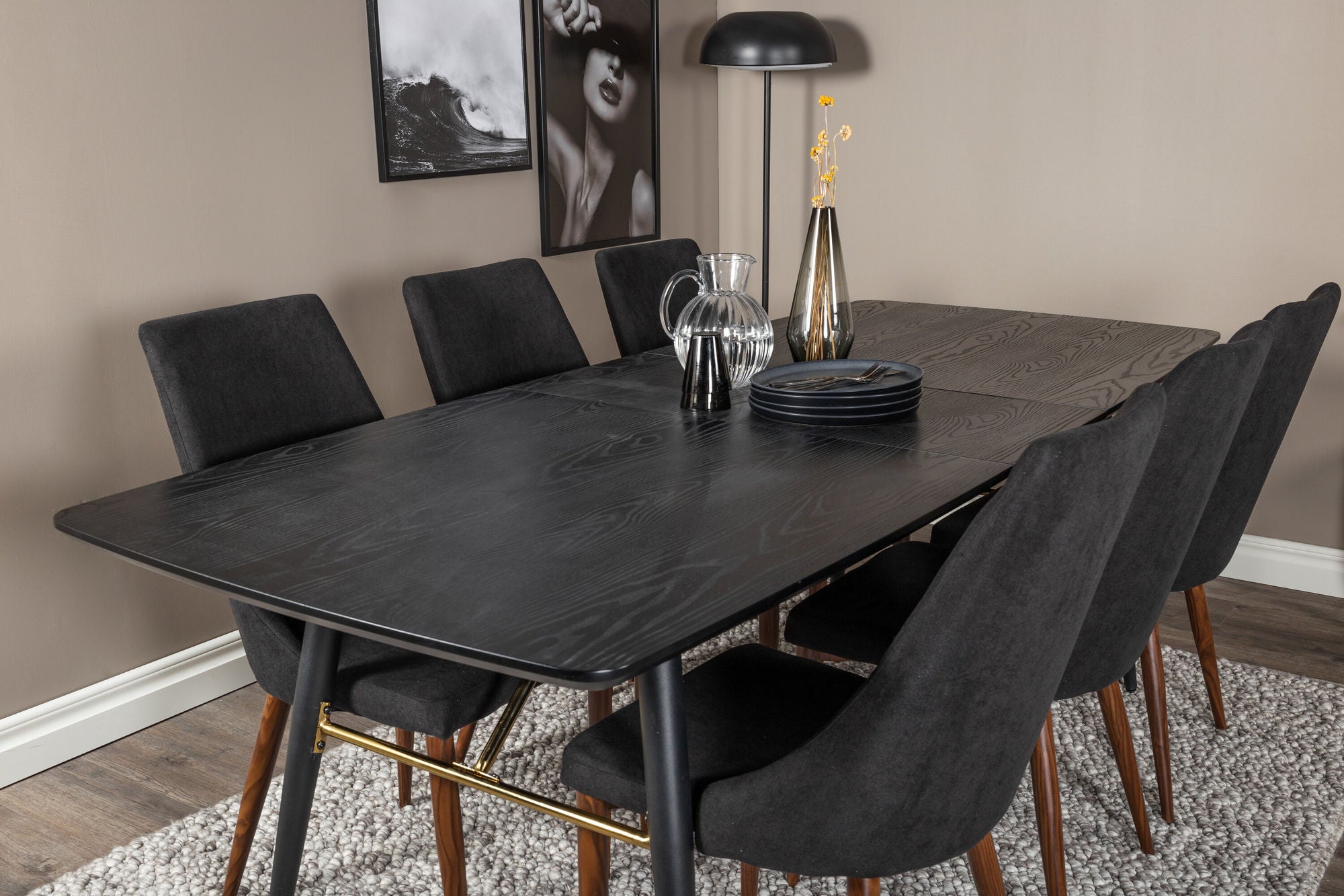 Venture Home Gold Extention bord - 180/220*85*H76 Black Veneer - Black legs - Brass details+Leone Spisebordsstol - Walnut legs - Black Fabric_6