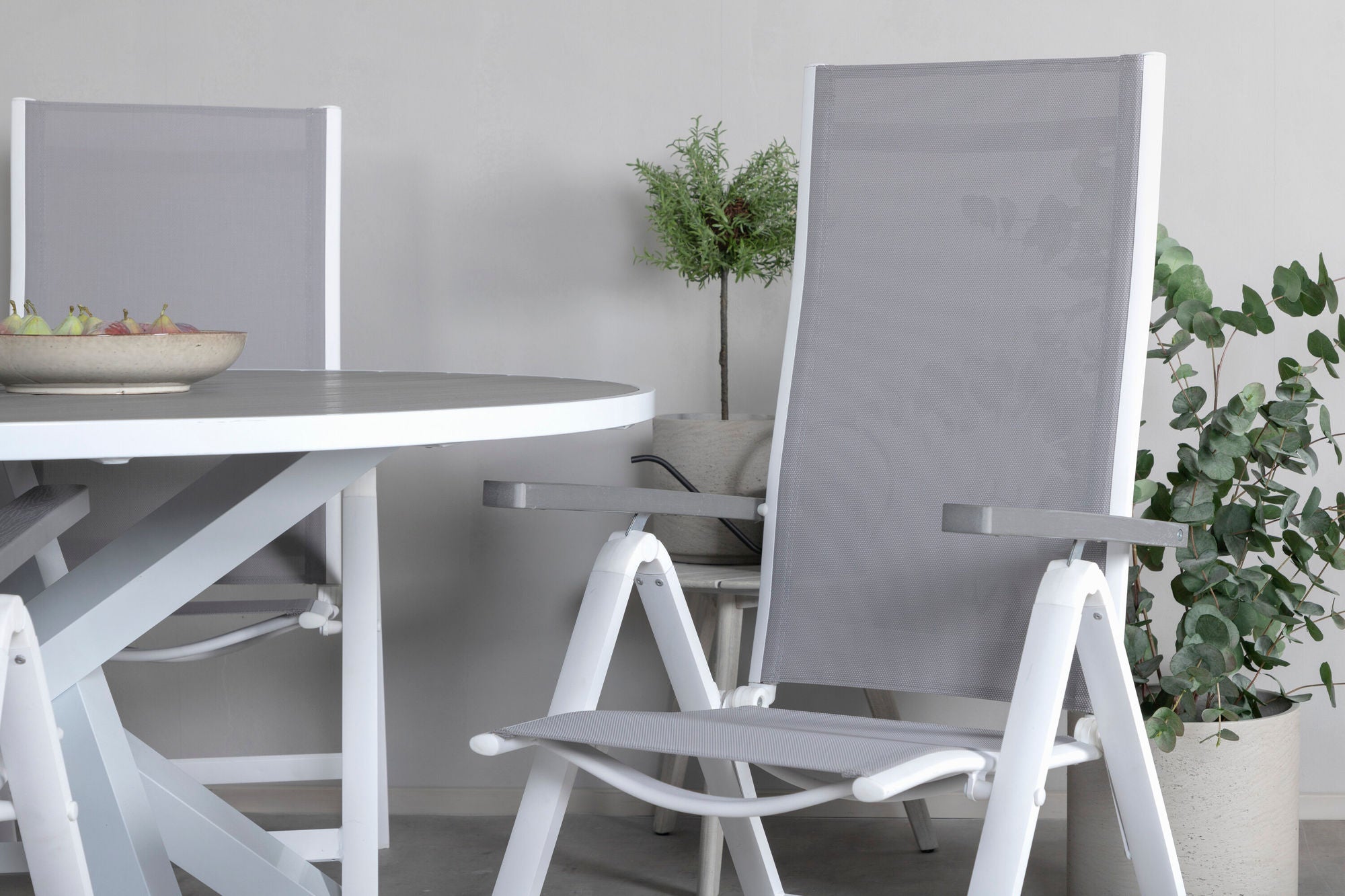 Venture Home Parma bord ø 140 - White/Grey+Albany Light 5-pos white alu / Grey Textilene_4