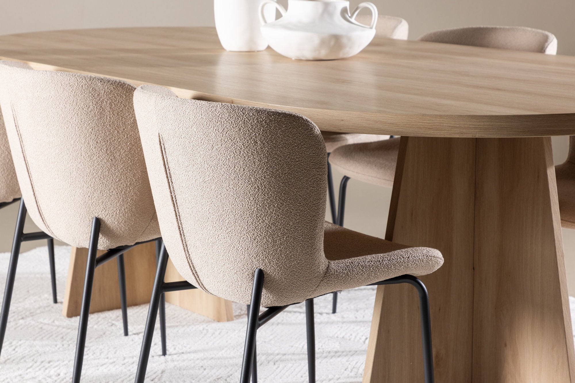 Venture Home Bootcut spisebord with Modesto Spisebordsstol