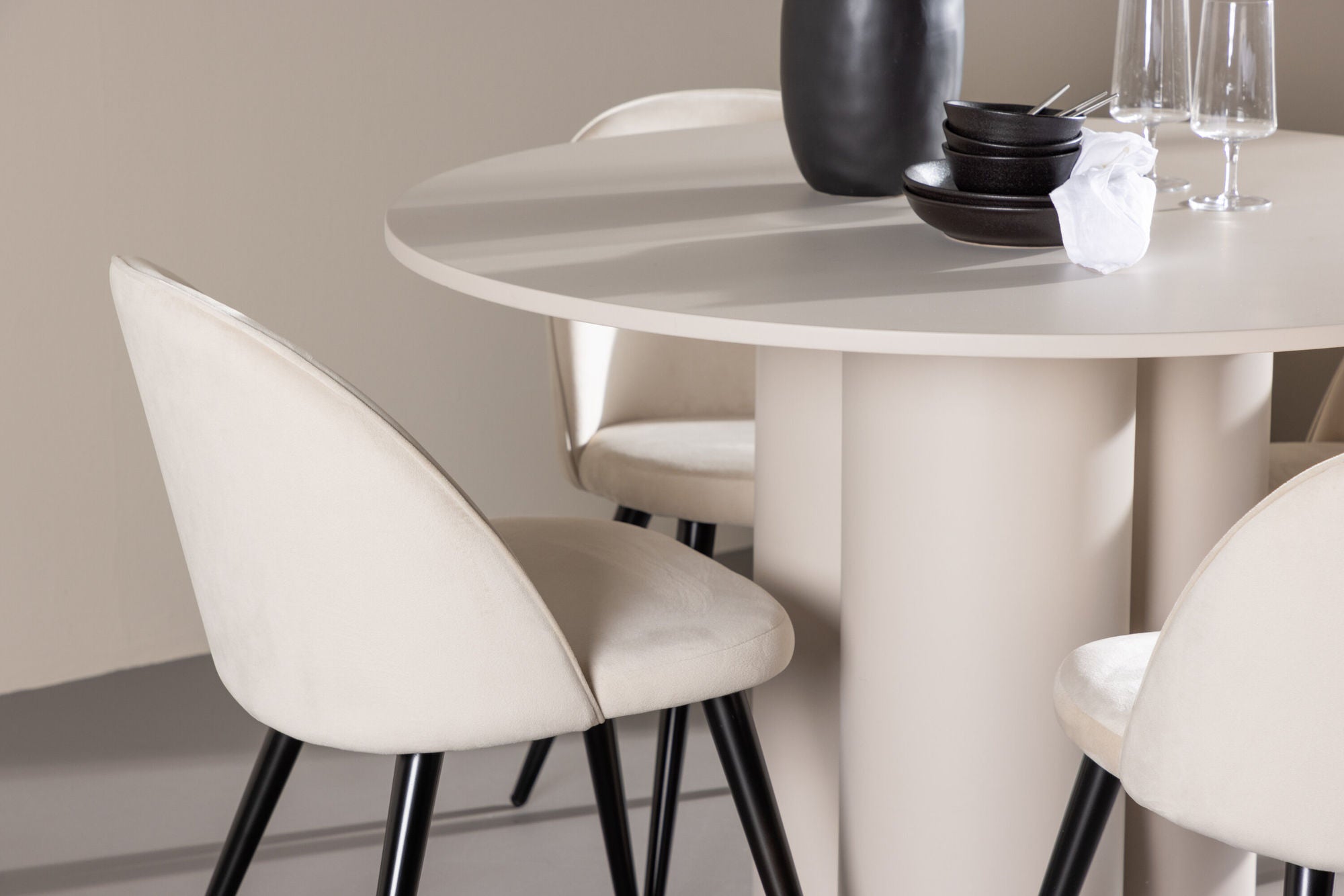 Venture Home Olivia spisebord with Velvet Spisebordsstol