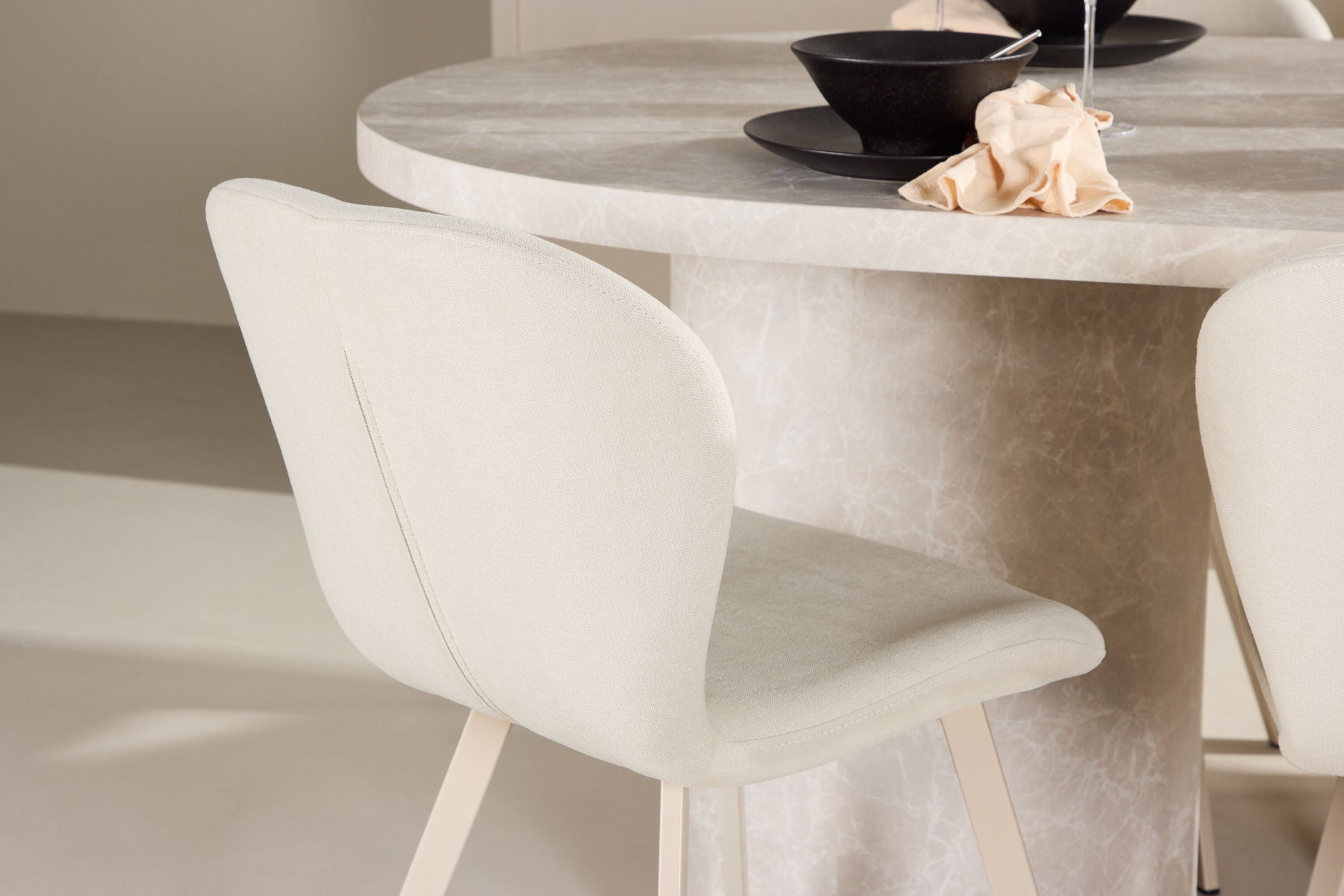 Venture Home Narvik bord - Beige with 6 Lilja stol - Beige