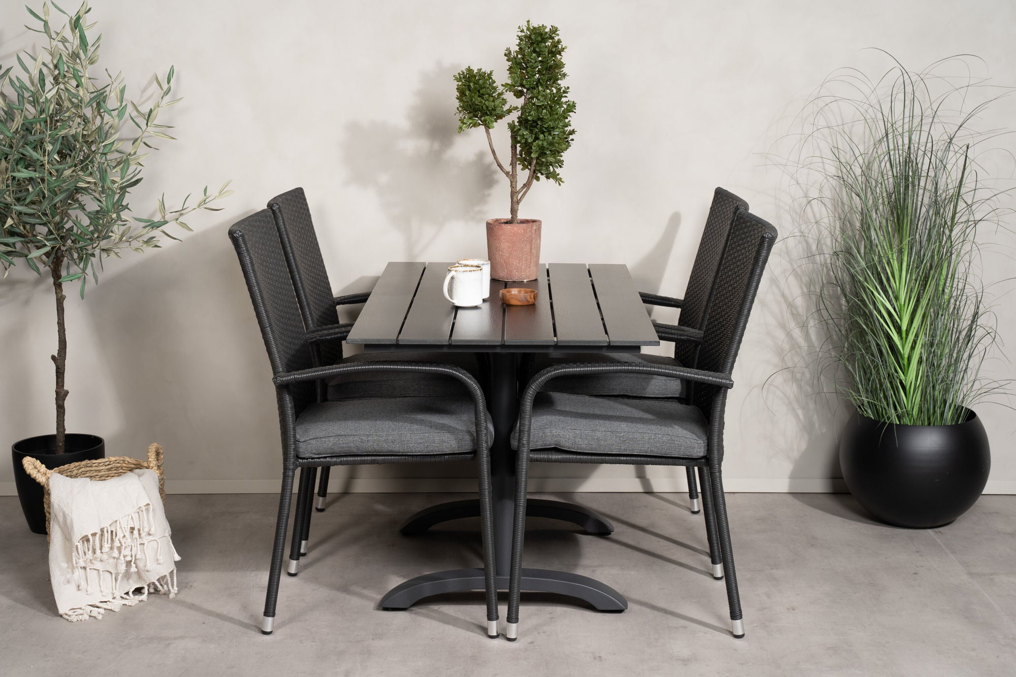Venture Home Denver Café bord 120*70 - Black Alu / Black Aintwood+Anna Arm stol (stackable)
