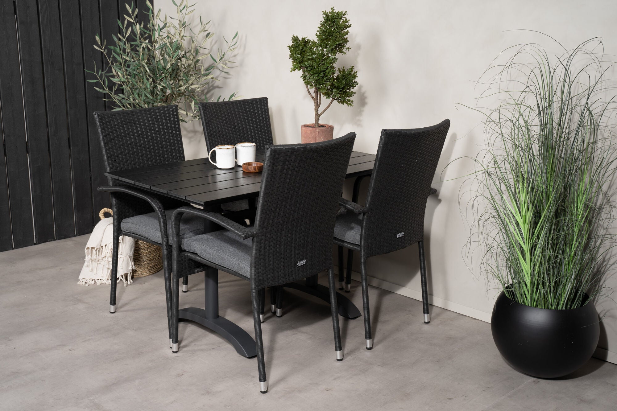 Venture Home Denver Café bord 120*70 - Black Alu / Black Aintwood+Anna Arm stol (stackable)
