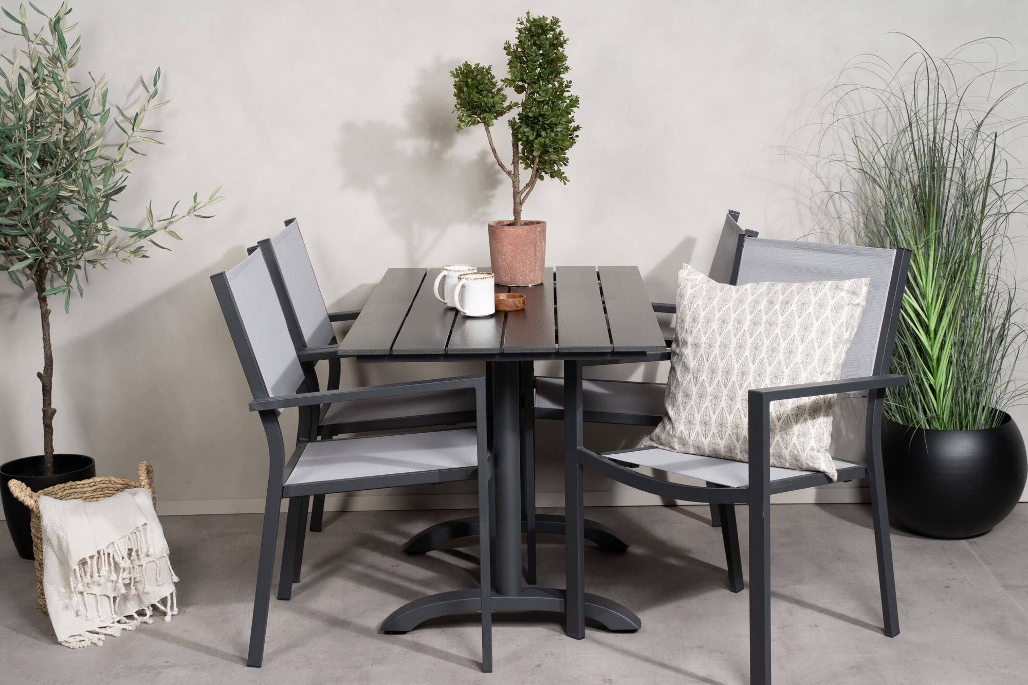 Venture Home Denver Café bord 120*70 - Black Alu / Black Aintwood+Copacabana Arm stol (stac