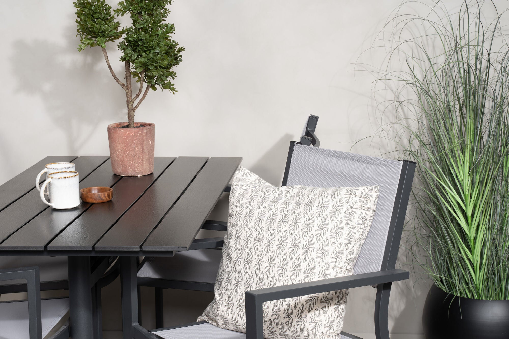 Venture Home Denver Café bord 120*70 - Black Alu / Black Aintwood+Copacabana Arm stol (stac