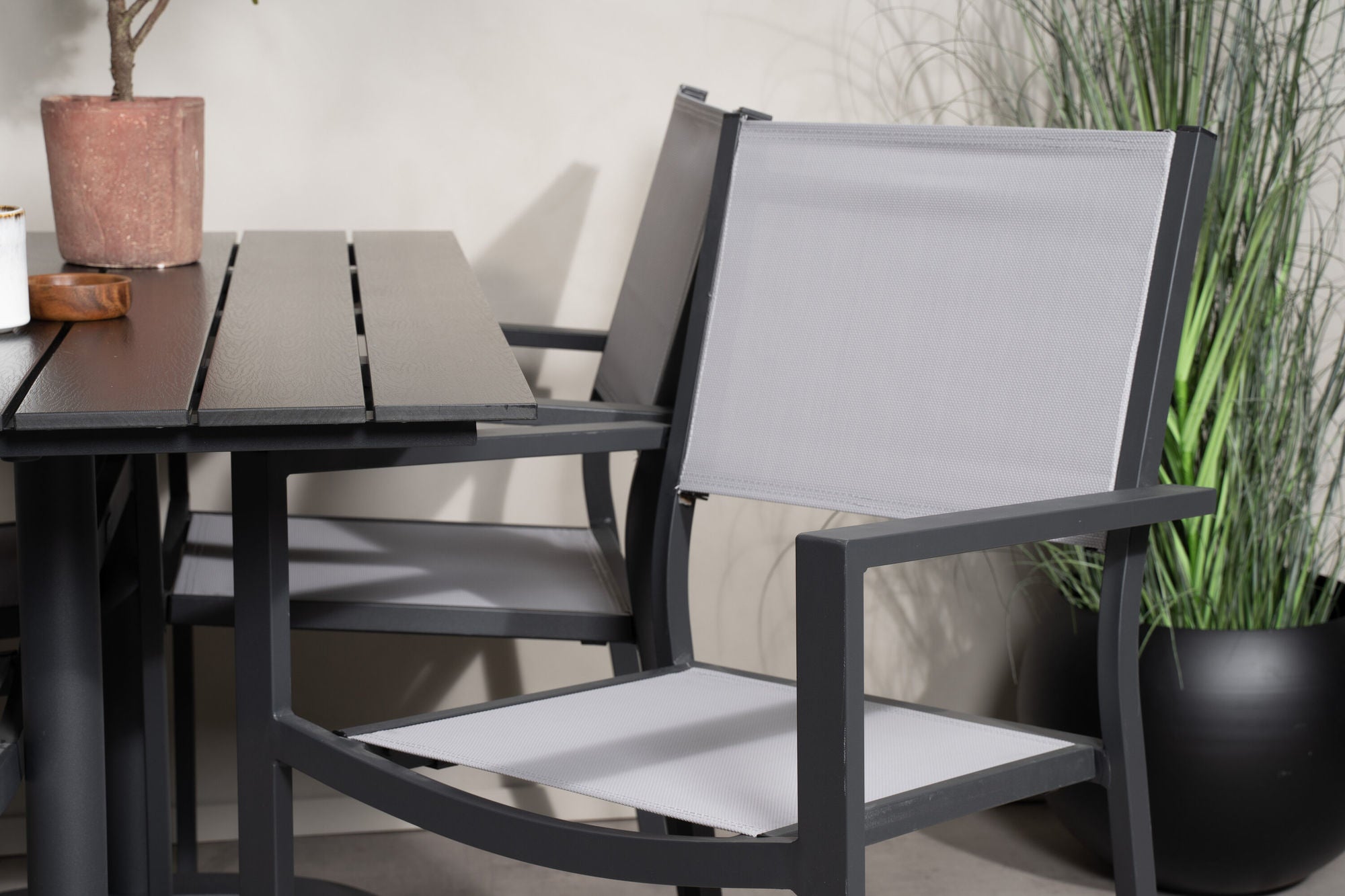 Venture Home Denver Café bord 120*70 - Black Alu / Black Aintwood+Copacabana Arm stol (stac