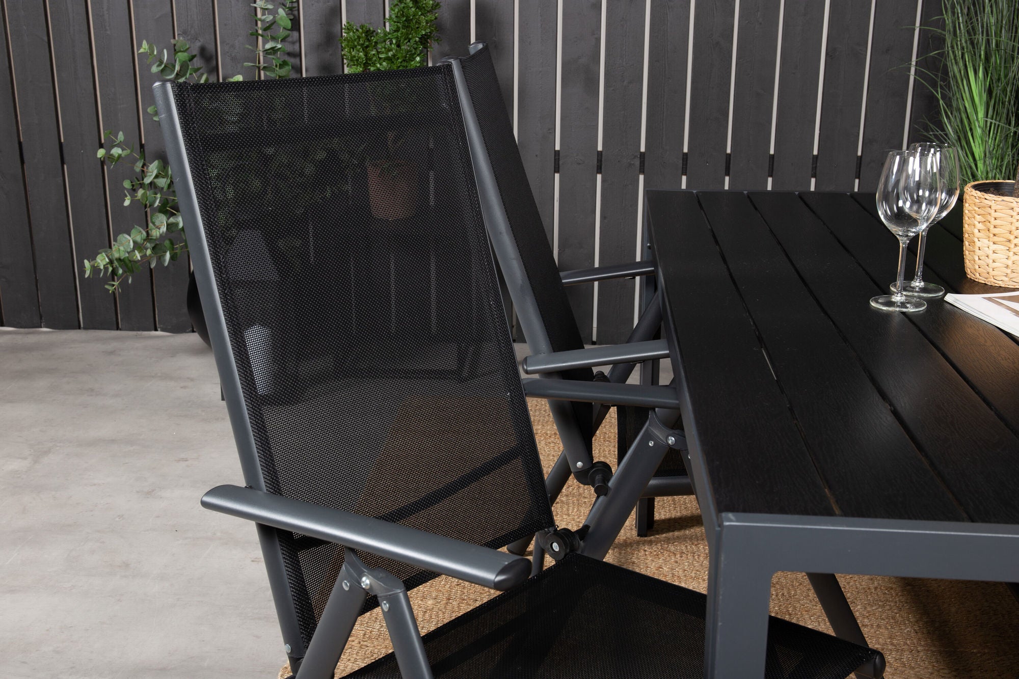 Venture Home Break Matbord - Svart alu / svart aintwood - 150*90+Break 5:pos stol - Svart_4