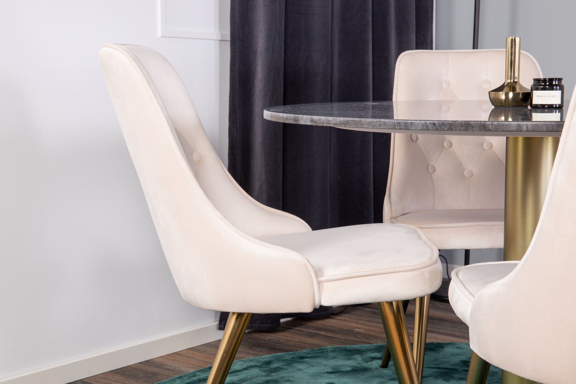 Venture Home Estelle spisebord round 106cm Grey Marble / Brass - Velvet Deluxe Spisebordsstol - Brushed brass leg / Beige Velvet 4