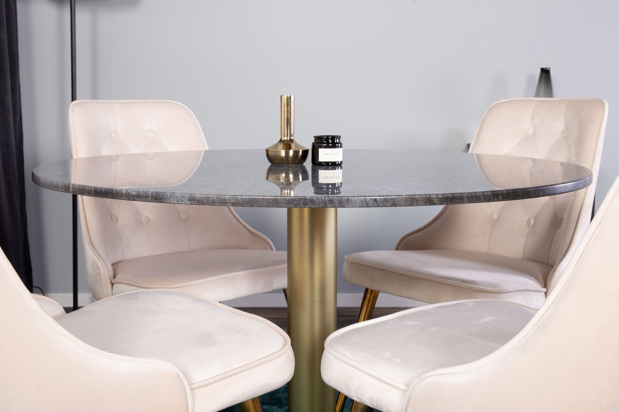 Venture Home Estelle spisebord round 106cm Grey Marble / Brass - Velvet Deluxe Spisebordsstol - Brushed brass leg / Beige Velvet 4
