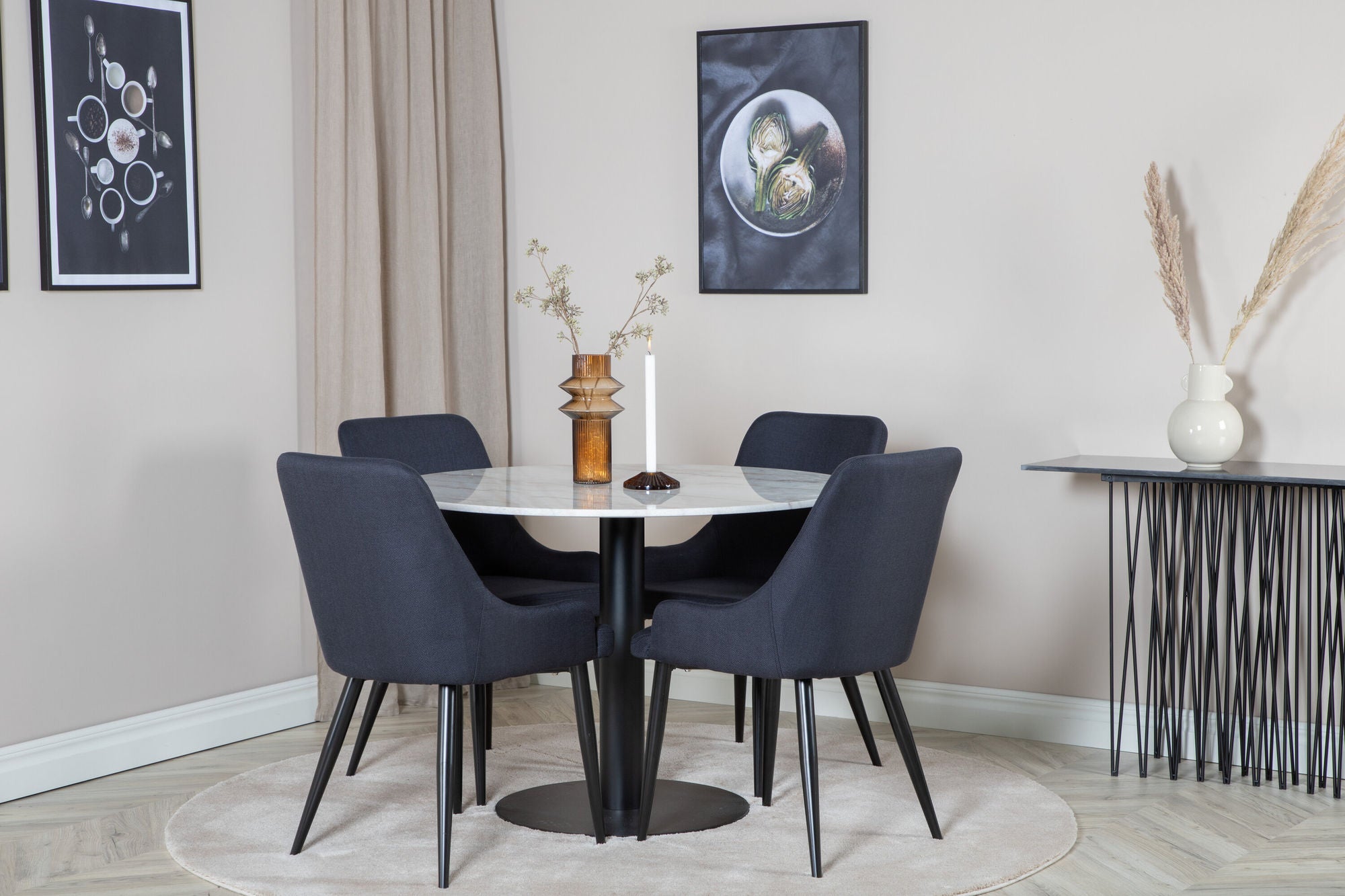 Venture Home Estelle spisebord round 106cm White marble / Black Legs - Plaza Spisebordsstol - Black Legs - Black Fabric 4