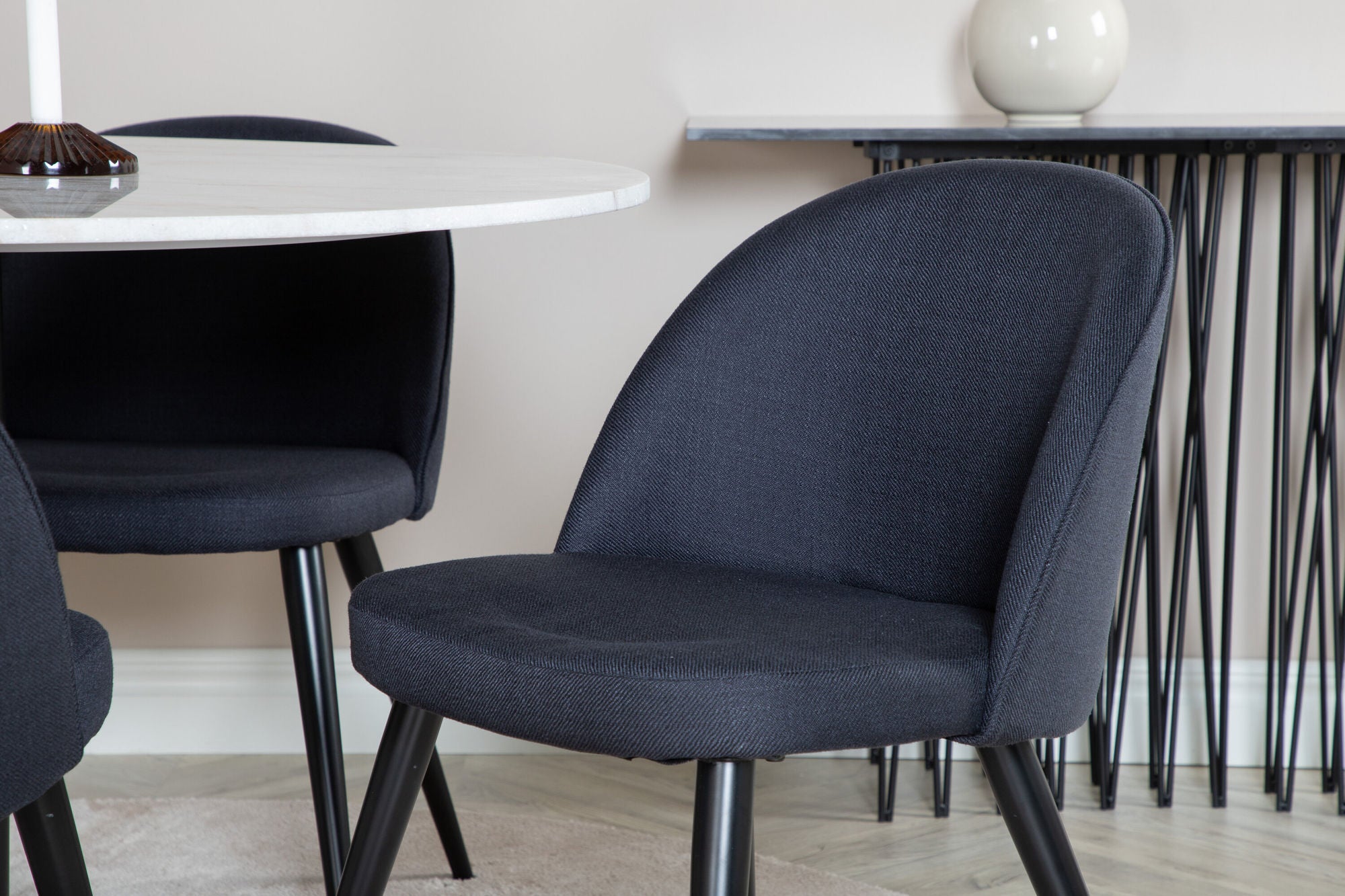 Venture Home Estelle rund spisebord ø106 H75 - White / Black+Velvet Dining Chiar - Blac