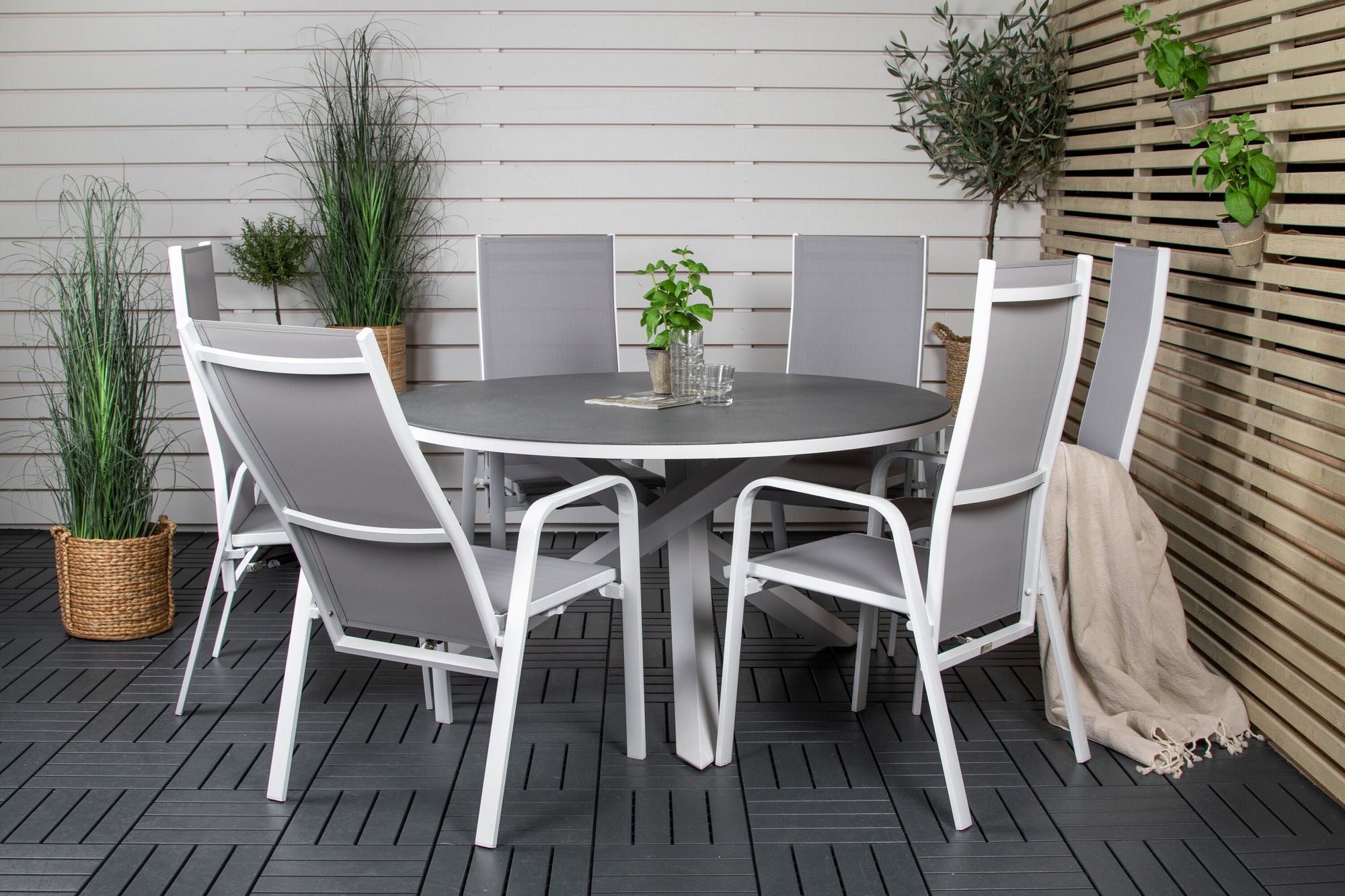 Venture Home Copacabana spisebord ø140 - White Alu / Sprayglass+Copacabana Recliner stol (stackable) - White Alu / Grey Textilene_6