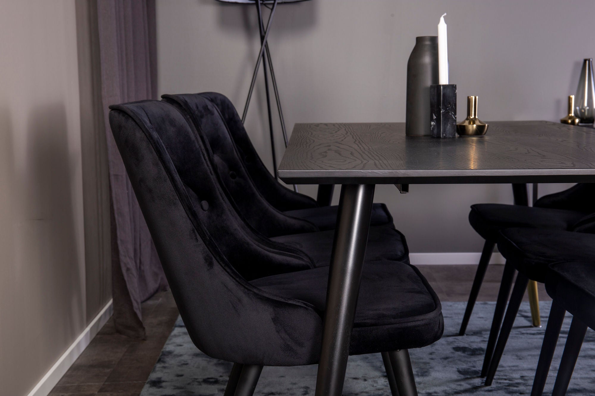 Venture Home Dipp spisebord - 180*90cm - Black Veneer / black legs w brass dipp +Velvet De