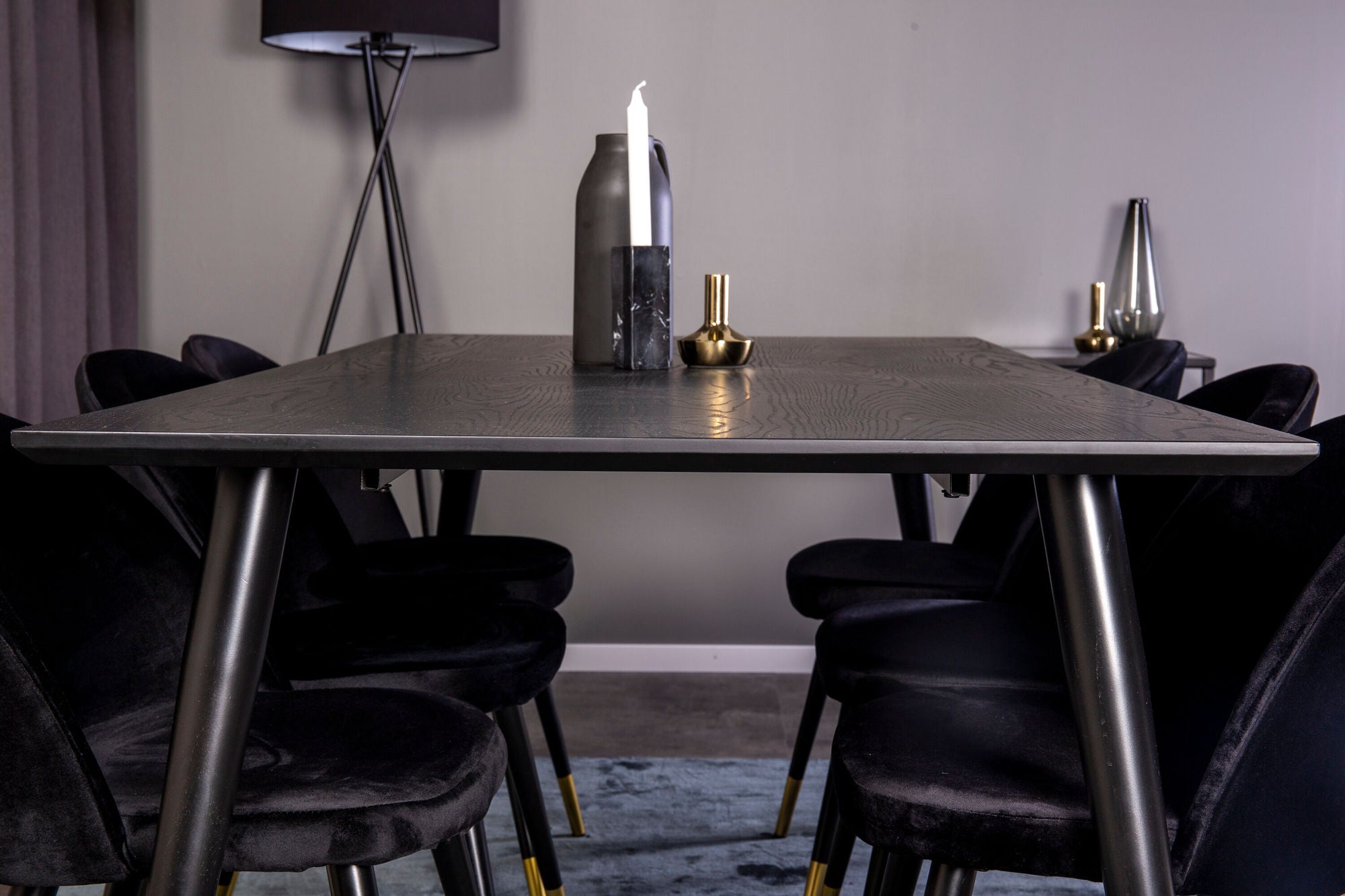 Venture Home Dipp spisebord - 180*90cm - Black Veneer / black legs w brass dipp - Velvet Spisebordsstol Brass - Black / Black 6
