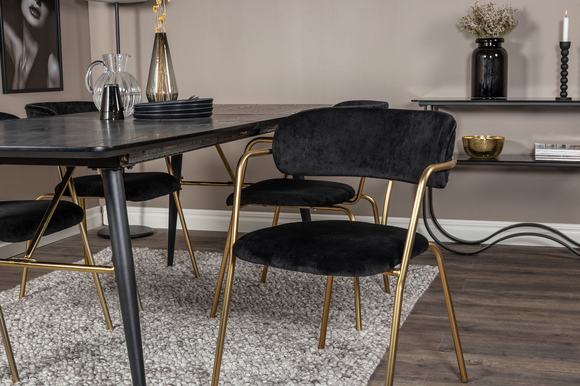 Venture Home Gold Extention bord - 180/220*85*H76 Black Veneer - Black legs - Brass details+Arrow armchair - Brass Legs - Black Velvet_4