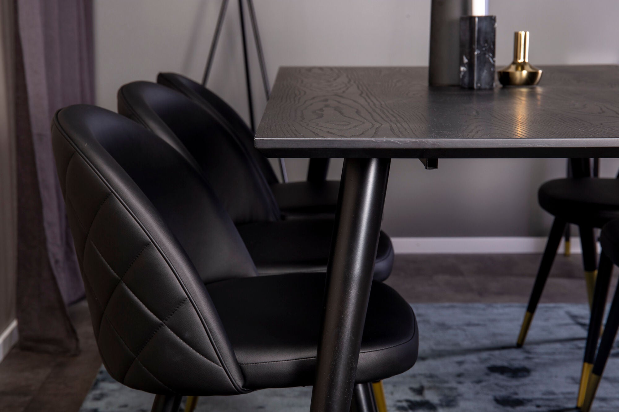 Venture Home Dipp spisebord - 180*90cm - Black Veneer / black legs w brass dipp +Velvet di