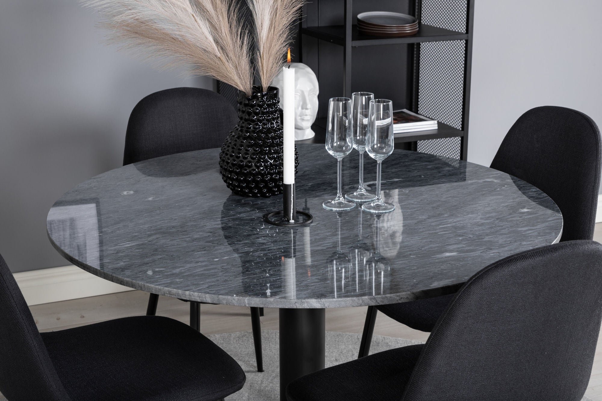 Venture Home Estelle rund spisebord ø106 H75 - Black / Black+Polar Spisebordsstol - Black Legs - Black Fabric_4
