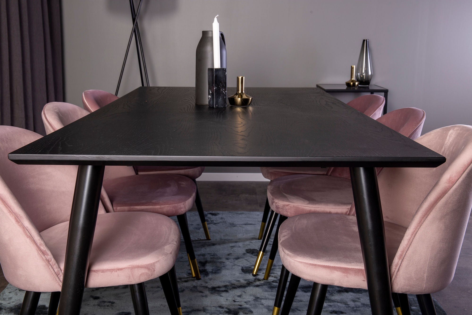 Venture Home Dipp spisebord - 180*90cm - Black Veneer / black legs w brass dipp - Velvet Spisebordsstol Brass - Pink / Black 6