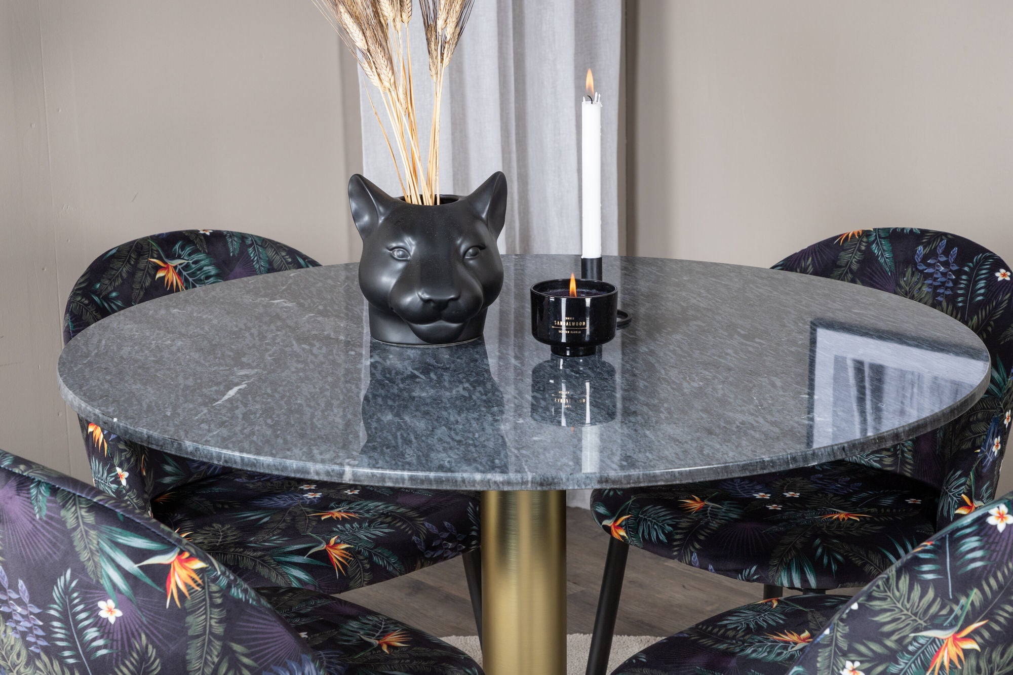 Venture Home Estelle rund spisebord ø106 H75 - Black / Brass+Velvet Spisebordsstol - Black Flower fabric_4