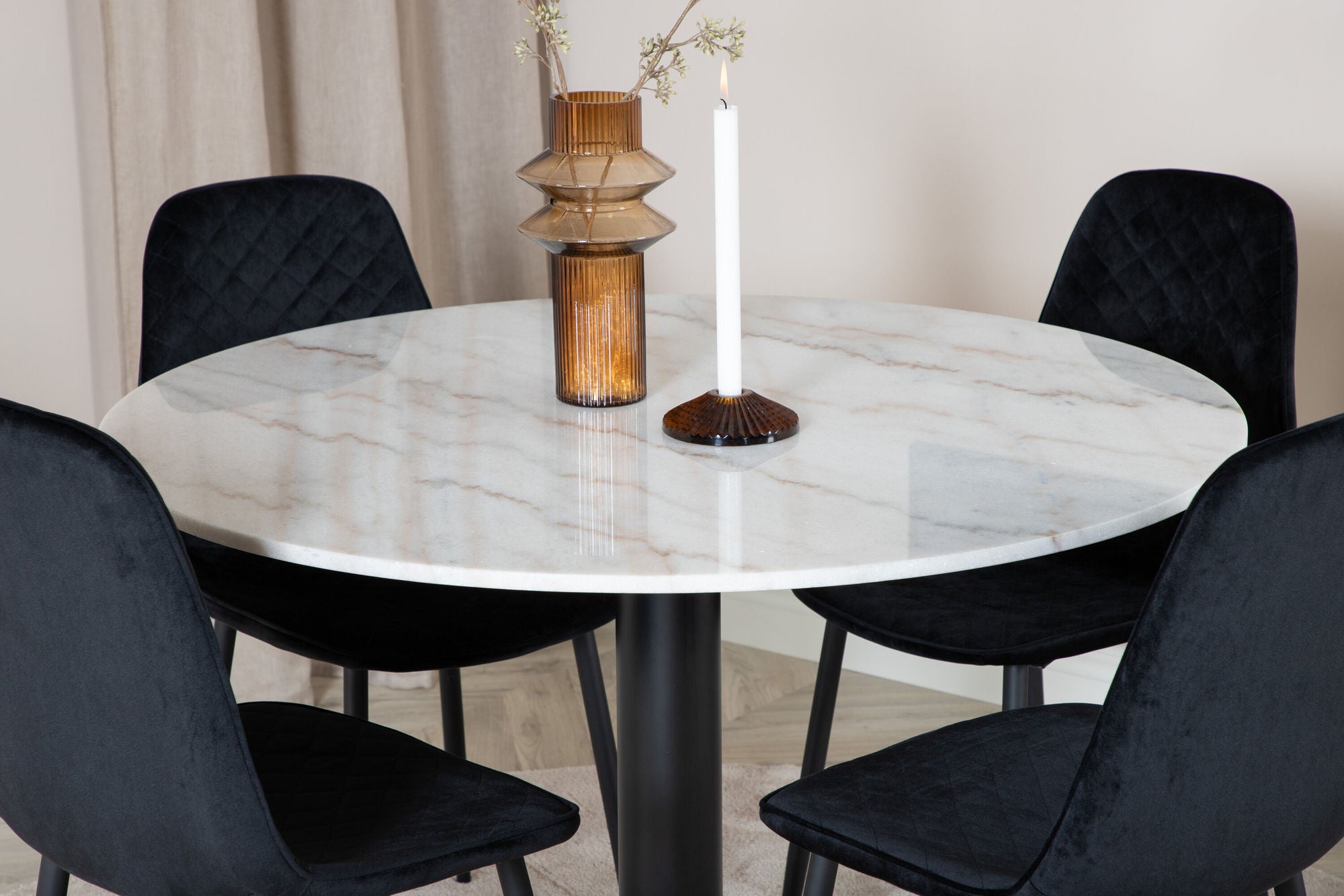 Venture Home Estelle rund spisebord ø106 H75 - White / Black+Polar Diamond Spisebordsstol - Black Legs - Black Velvet_4
