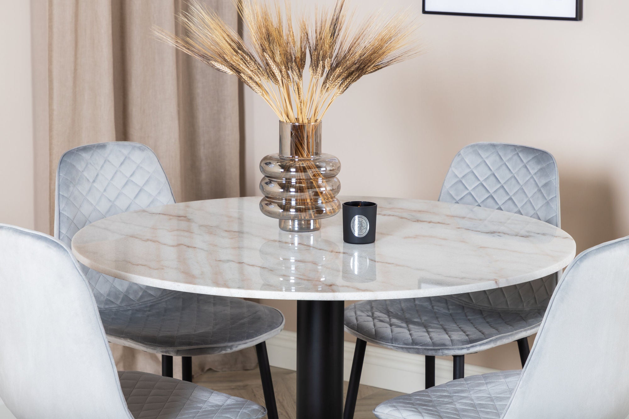 Venture Home Estelle rund spisebord ø106 H75 - White / Black+Polar Diamond Spisebordsstol - Black Legs - Grey Velvet_4