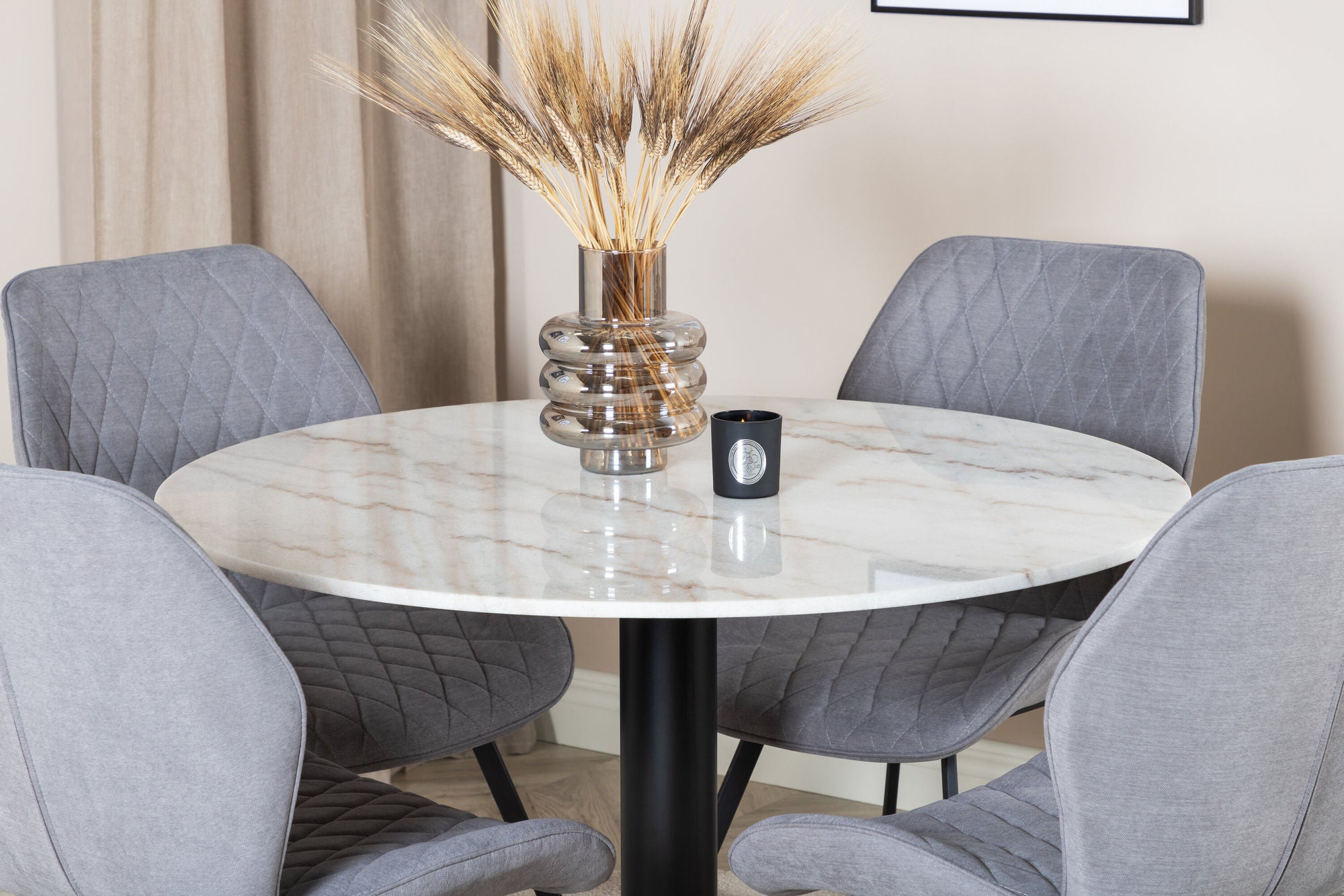 Venture Home Estelle rund spisebord ø106 H75 - White / Black+Gemma Spisebordsstol - Black Legs - Grey Fabric_4
