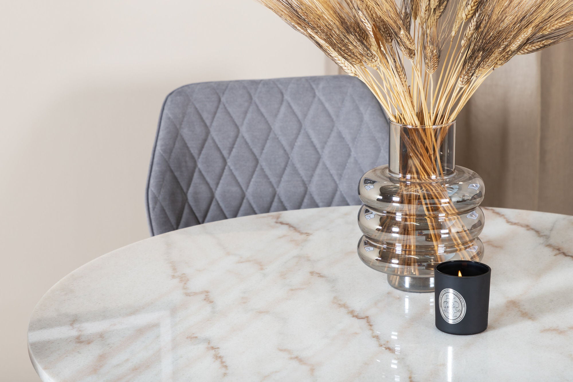 Venture Home Estelle rund spisebord ø106 H75 - White / Black+Gemma Spisebordsstol - Black Legs - Grey Fabric_4