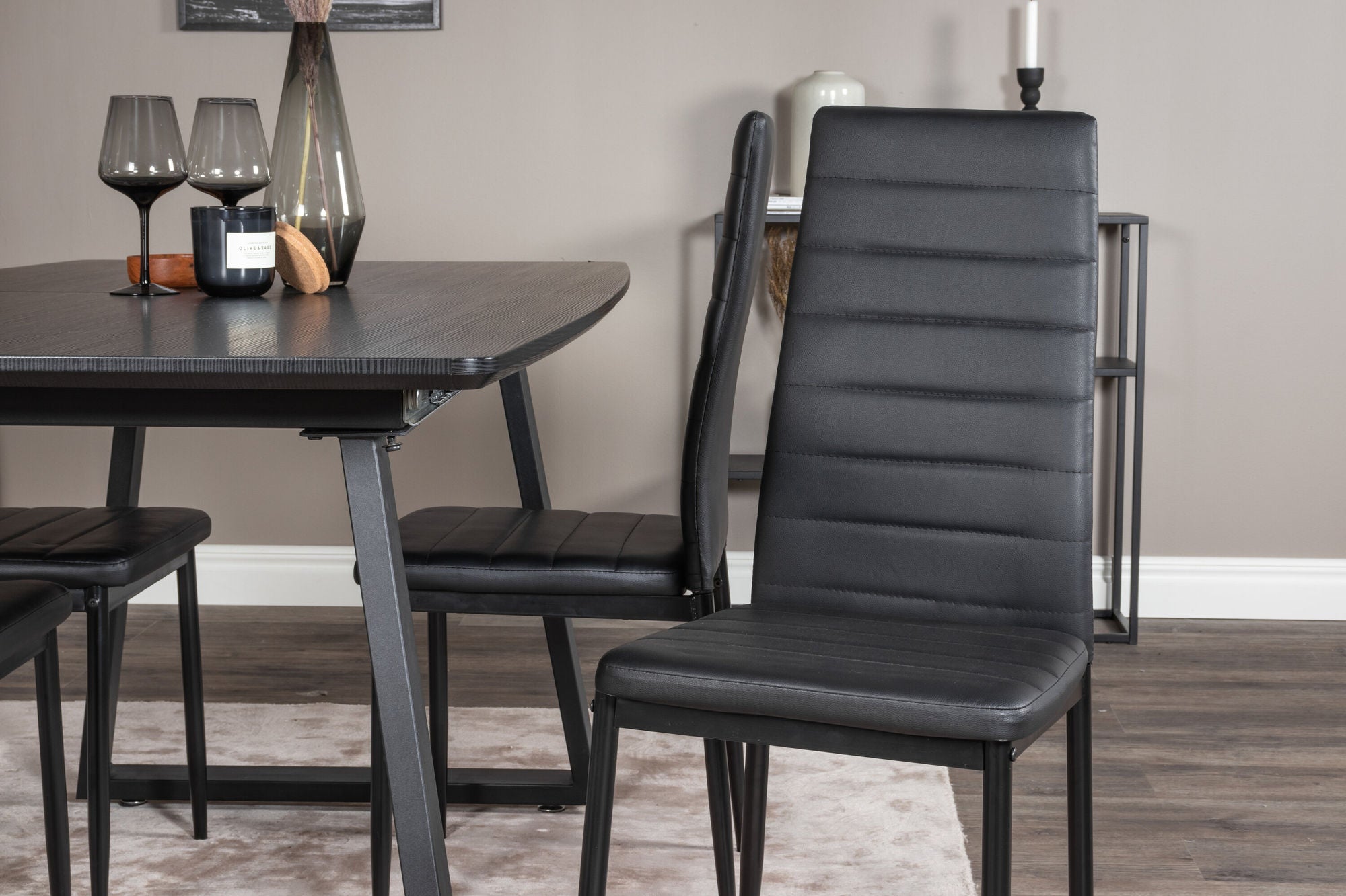 Venture Home Inca Extentionbord - Black top / black Legs+Slim High Back Spisebordsstol - Black Legs - Black PU_4
