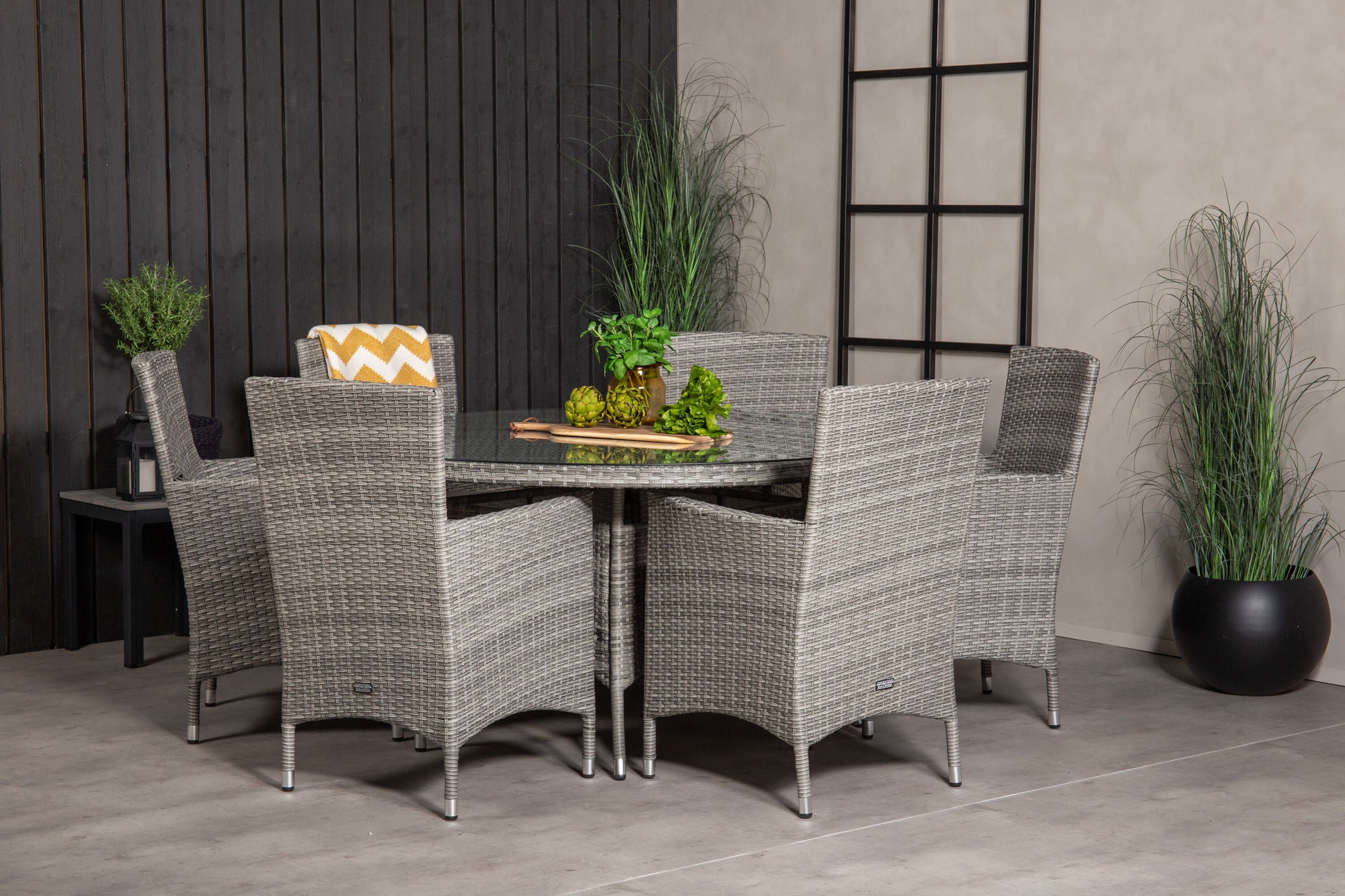 Venture Home Volta spisebord - Grey - ø150+Malin Arm stol with cushion - Grey / Grey cush
