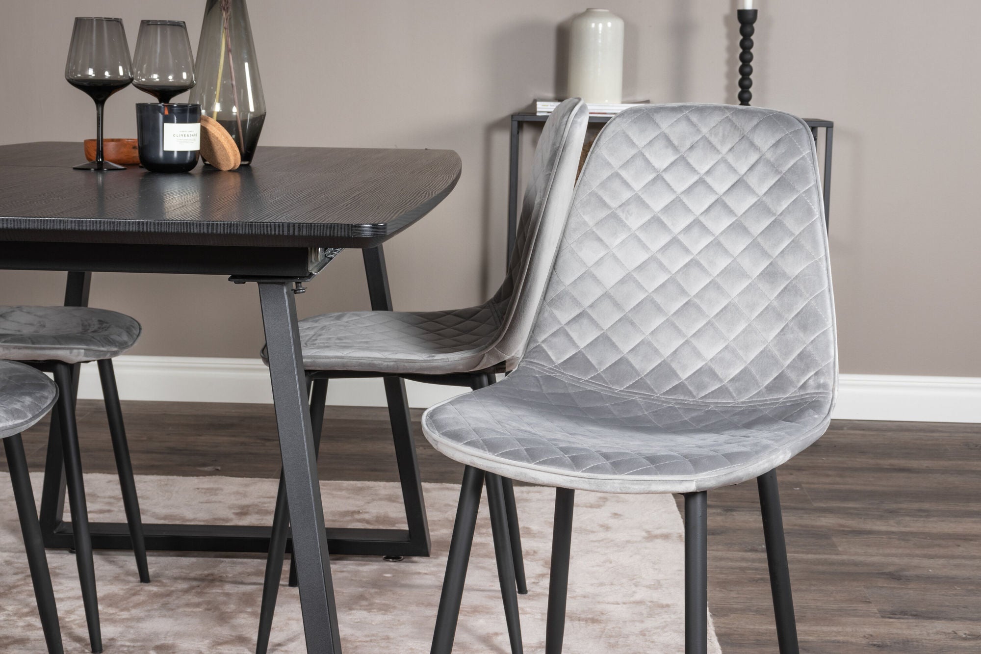 Venture Home Inca Extentionbord - Black top / black Legs+Polar Diamond Spisebordsstol - Black Legs - Grey Velvet_4