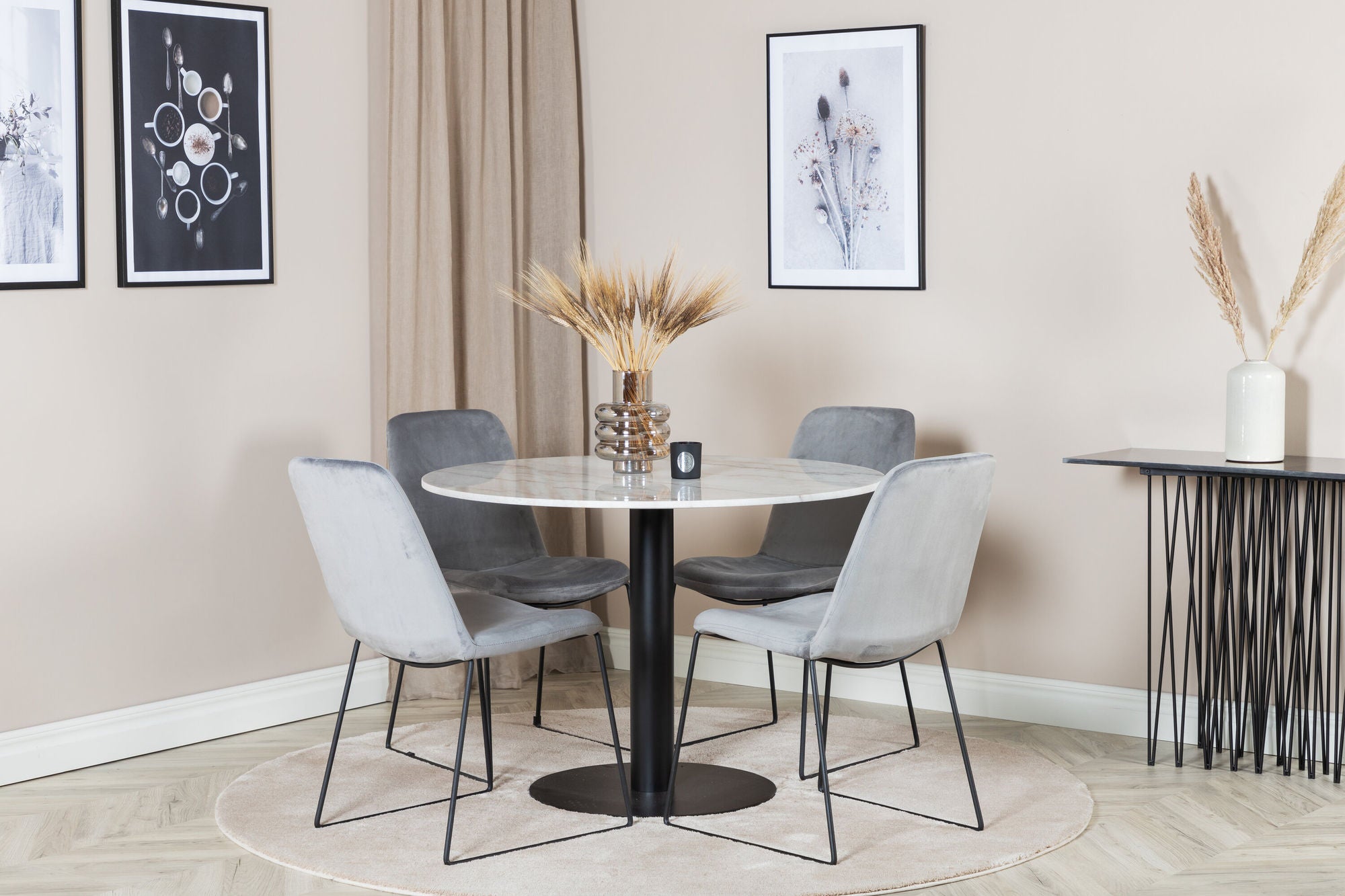 Venture Home Estelle rund spisebord ø106 H75 - White / Black+Muce Spisebordsstol - Black Legs - Grey Velvet_4